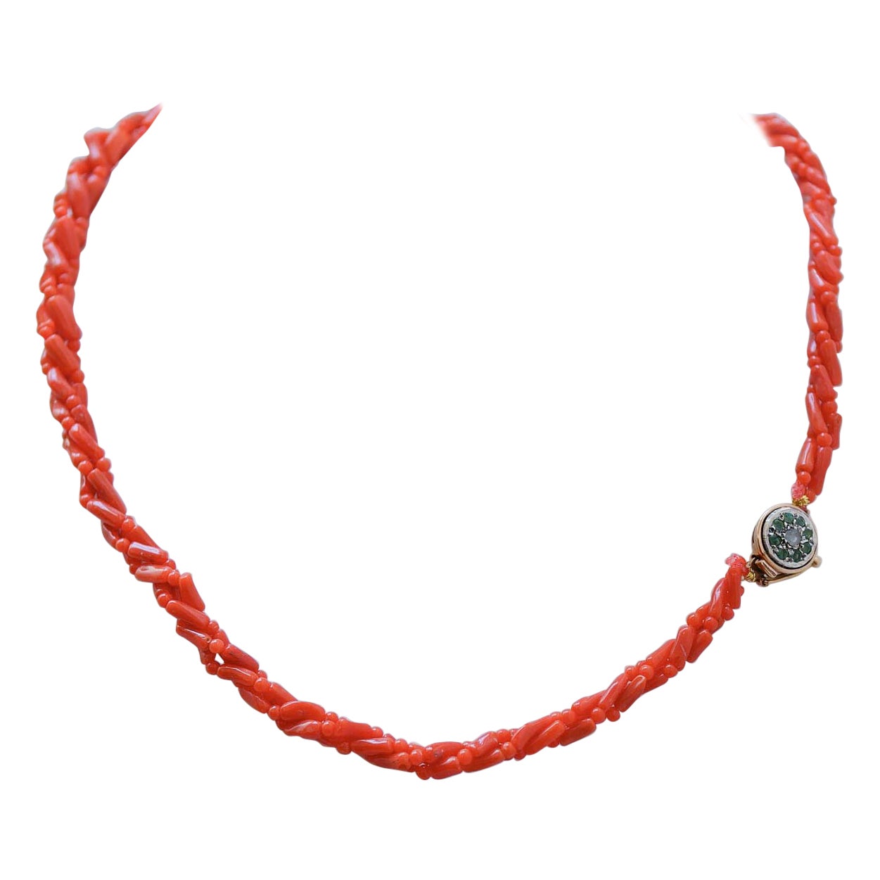 Collana in corallo, smeraldi, diamanti, oro rosa 14 carati e argento. in vendita