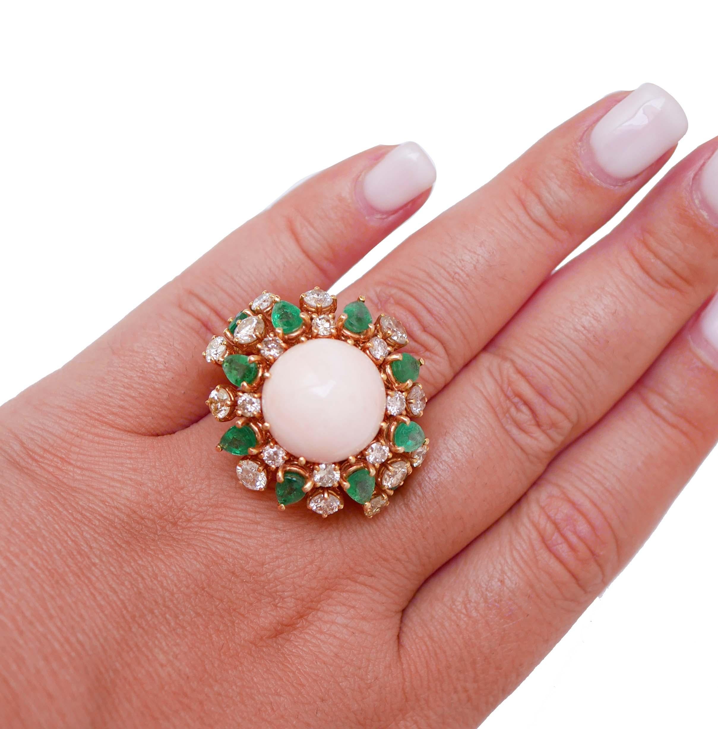 Coral, Esmeraldas, Diamantes, Anillo de Oro Rosa de 14 Kilates. en Bueno Estado en Marcianise, Marcianise (CE)