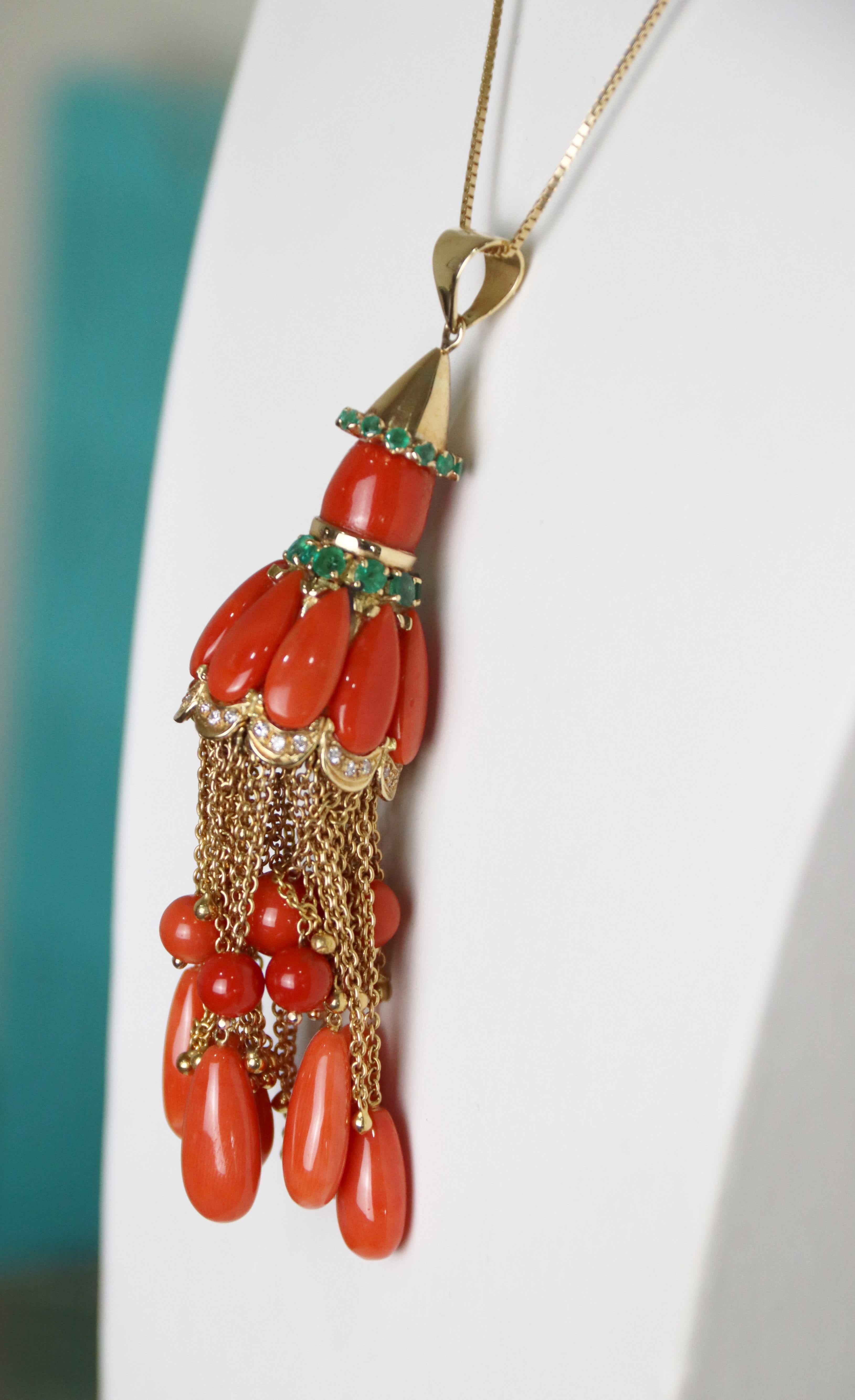 Collier pendentif en or jaune 18 carats corail émeraudes diamants en vente 4