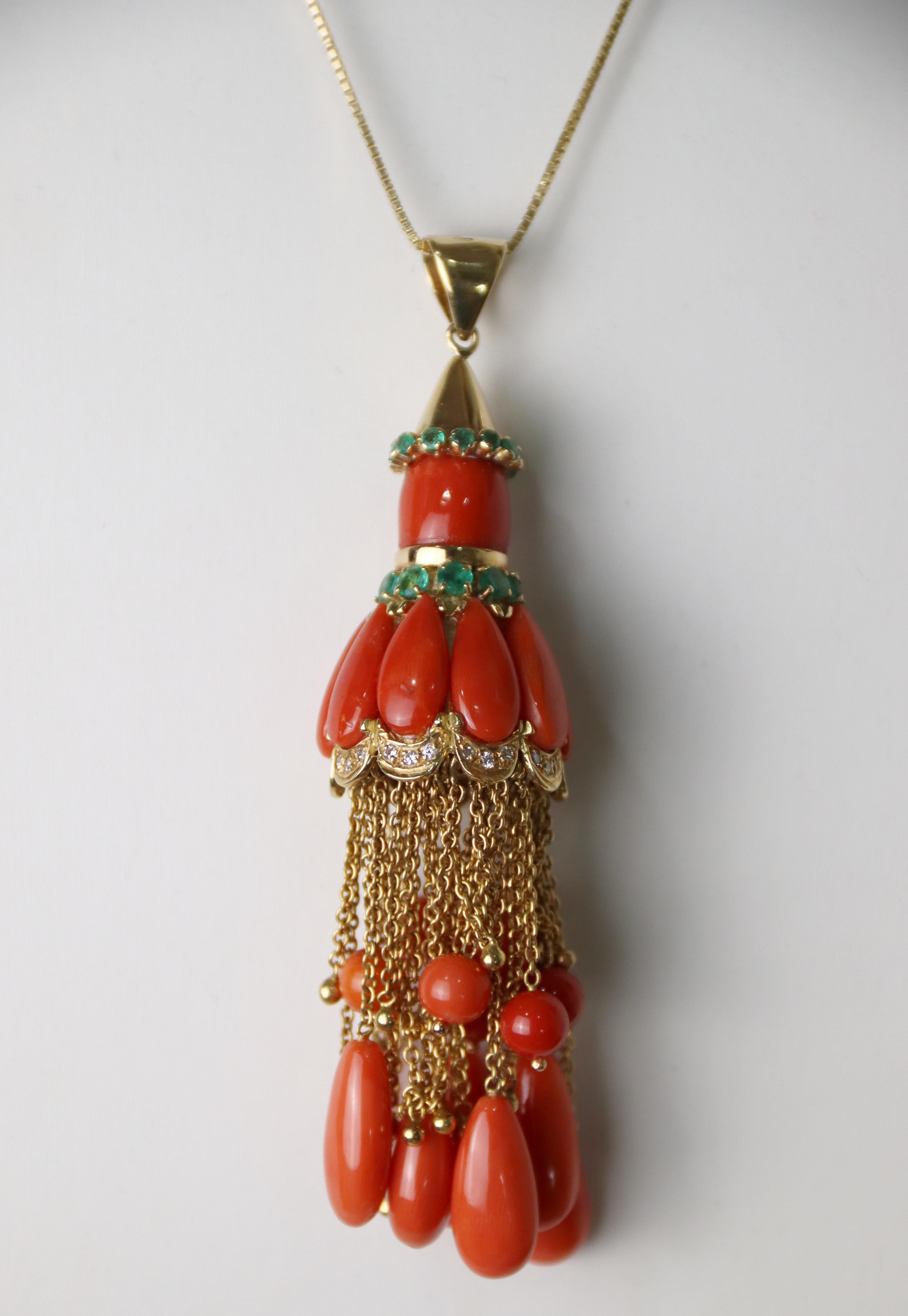 Collier pendentif en or jaune 18 carats corail émeraudes diamants Neuf - En vente à Marcianise, IT