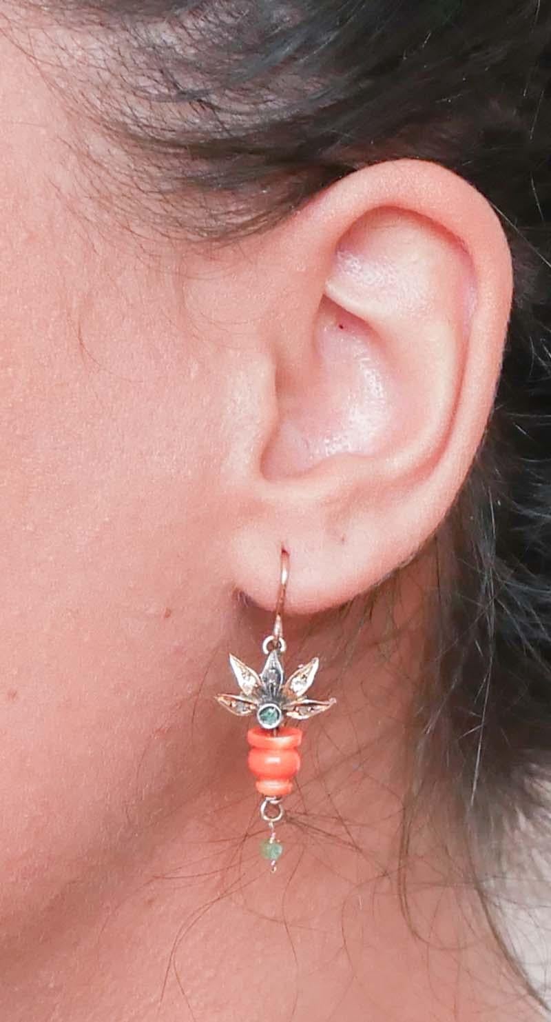 Boucles d'oreilles en corail, émeraudes, diamants, or rose et argent. Bon état - En vente à Marcianise, Marcianise (CE)