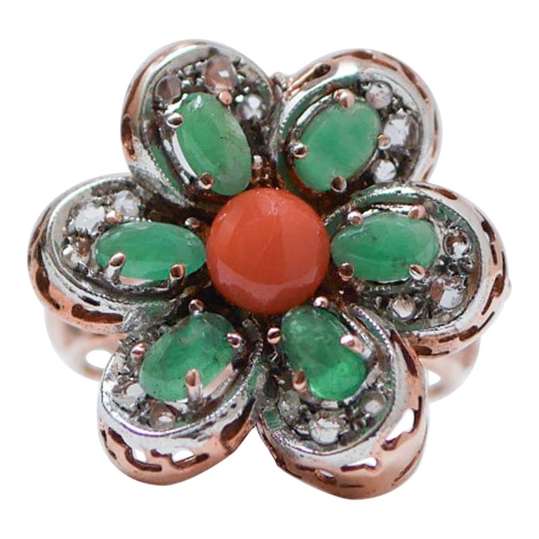 Blumenring aus Korallen, Smaragden, Diamanten, Roségold und Silber.