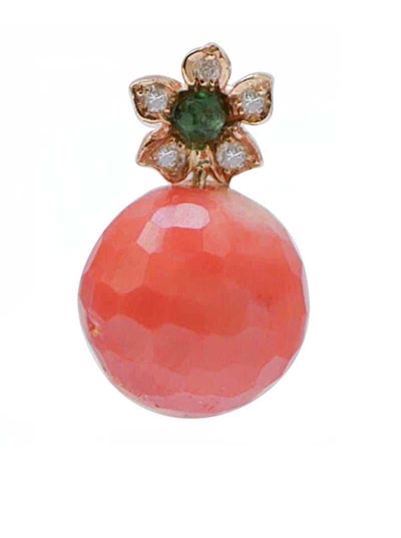 Pendientes de moda en estructura de oro rosa de 9 kt montados con diamantes y una esmeralda central. Abajo, un coral.
Diamantes 0,20 ct
Esmeraldas 0,31 ct
Coral 6,10 gr - 1,3 cm
Peso total 7.30 gr
RF  +IGU

Para cualquier información, no dudes en