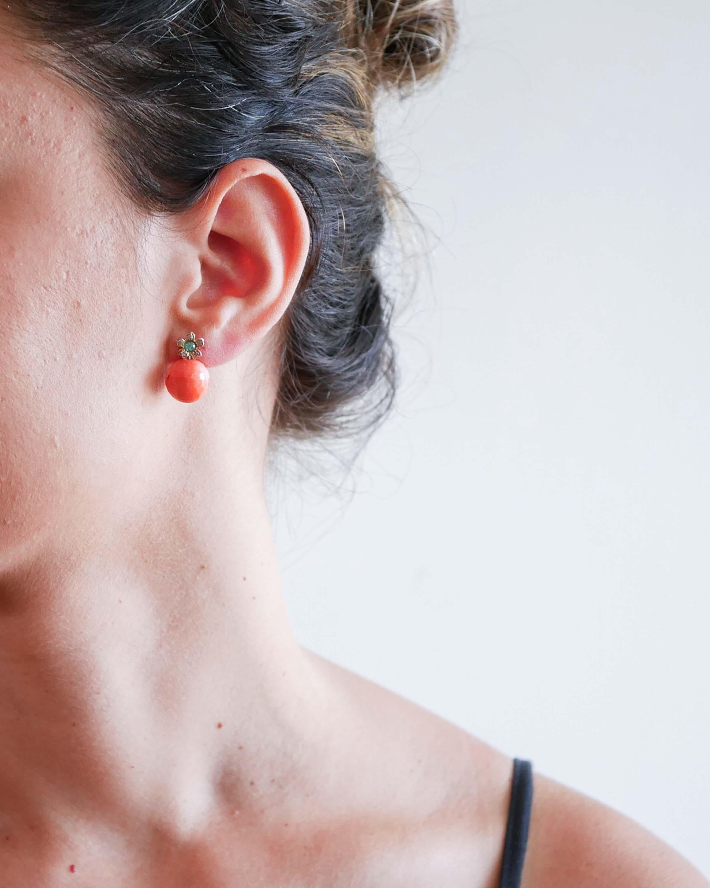 Pendientes de Coral, Esmeraldas, Diamantes y Oro Rosa. Corte mixto en venta