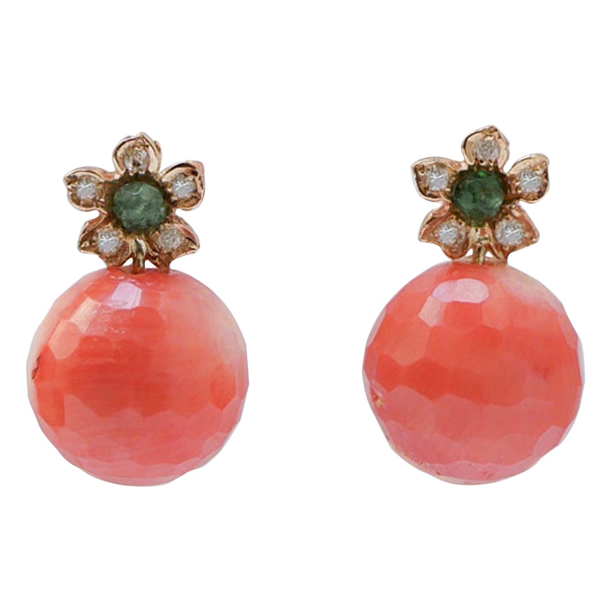 Pendientes de Coral, Esmeraldas, Diamantes y Oro Rosa.