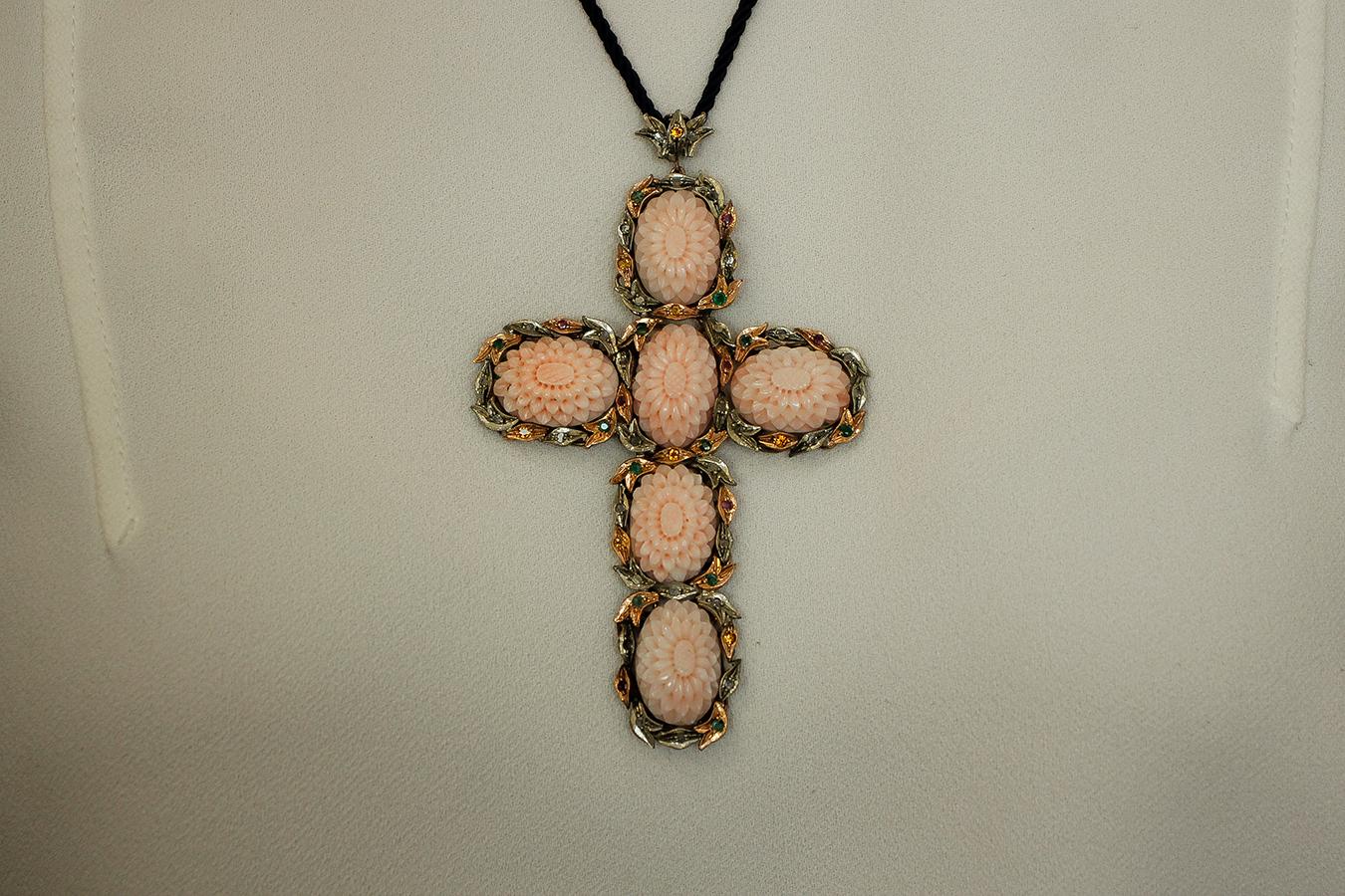 Coral Emeralds Rubies Diamonds, 9 Karat Rose Gold and Silver Retro Cross-Pendant In Good Condition In Marcianise, Marcianise (CE)