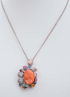 Colgante de Coral, Esmeraldas, Rubíes, Zafiros, Diamantes, Oro Rosa y Plata.