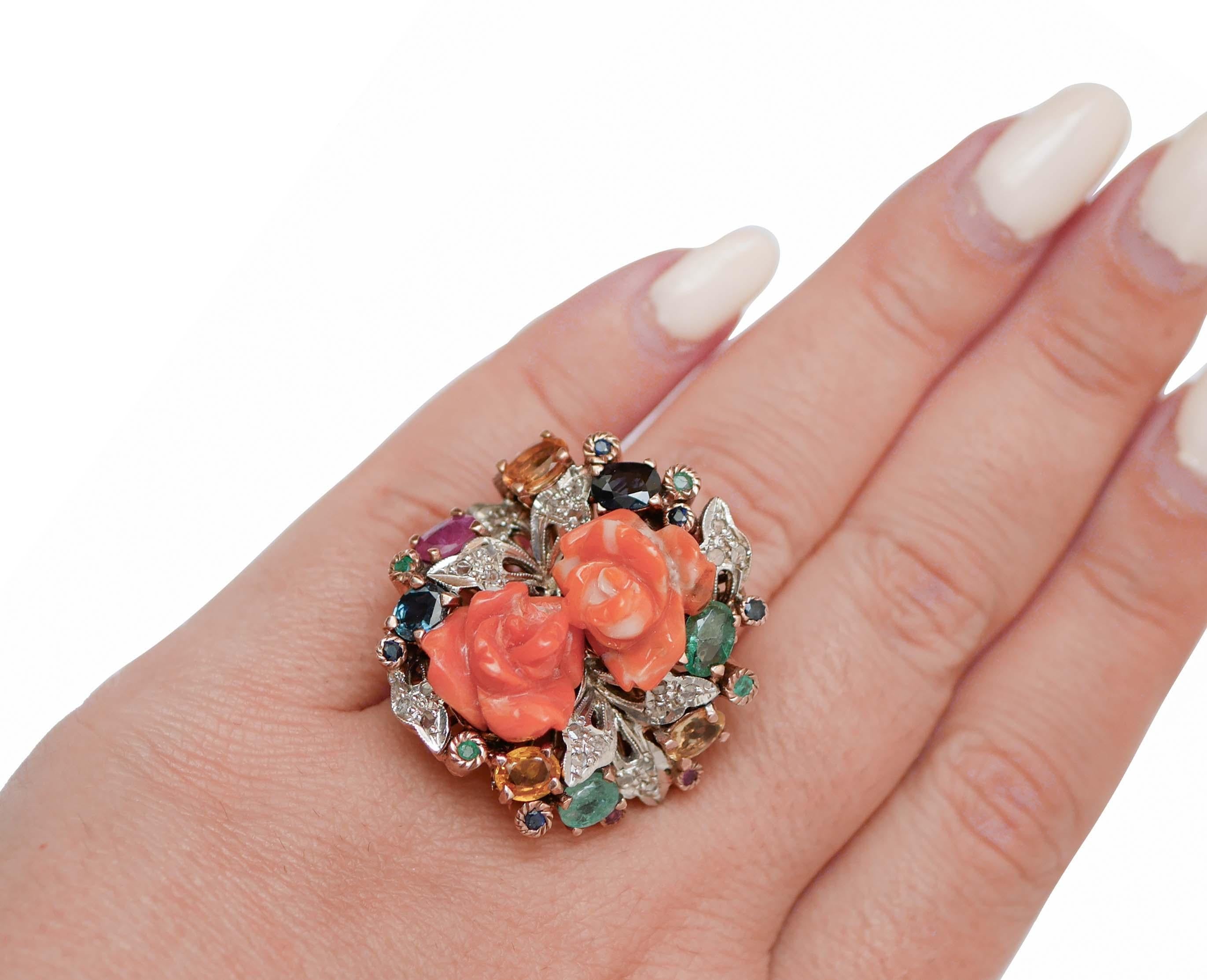 Coral, Emeralds, Rubies, Sapphires, Diamonds, Rose Gold and Silver Ring. In Good Condition For Sale In Marcianise, Marcianise (CE)