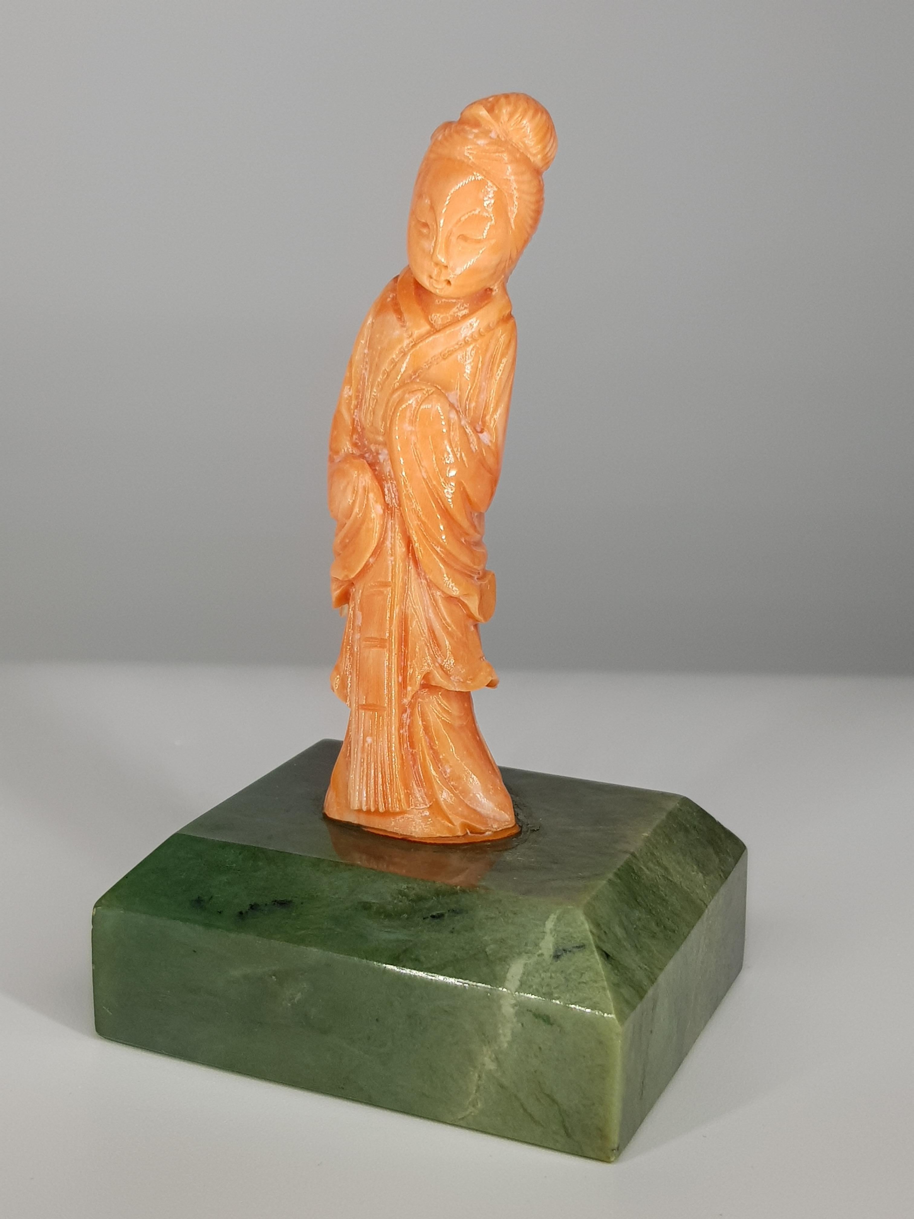 Coral Engraved Figurine In Excellent Condition For Sale In Roma, IT