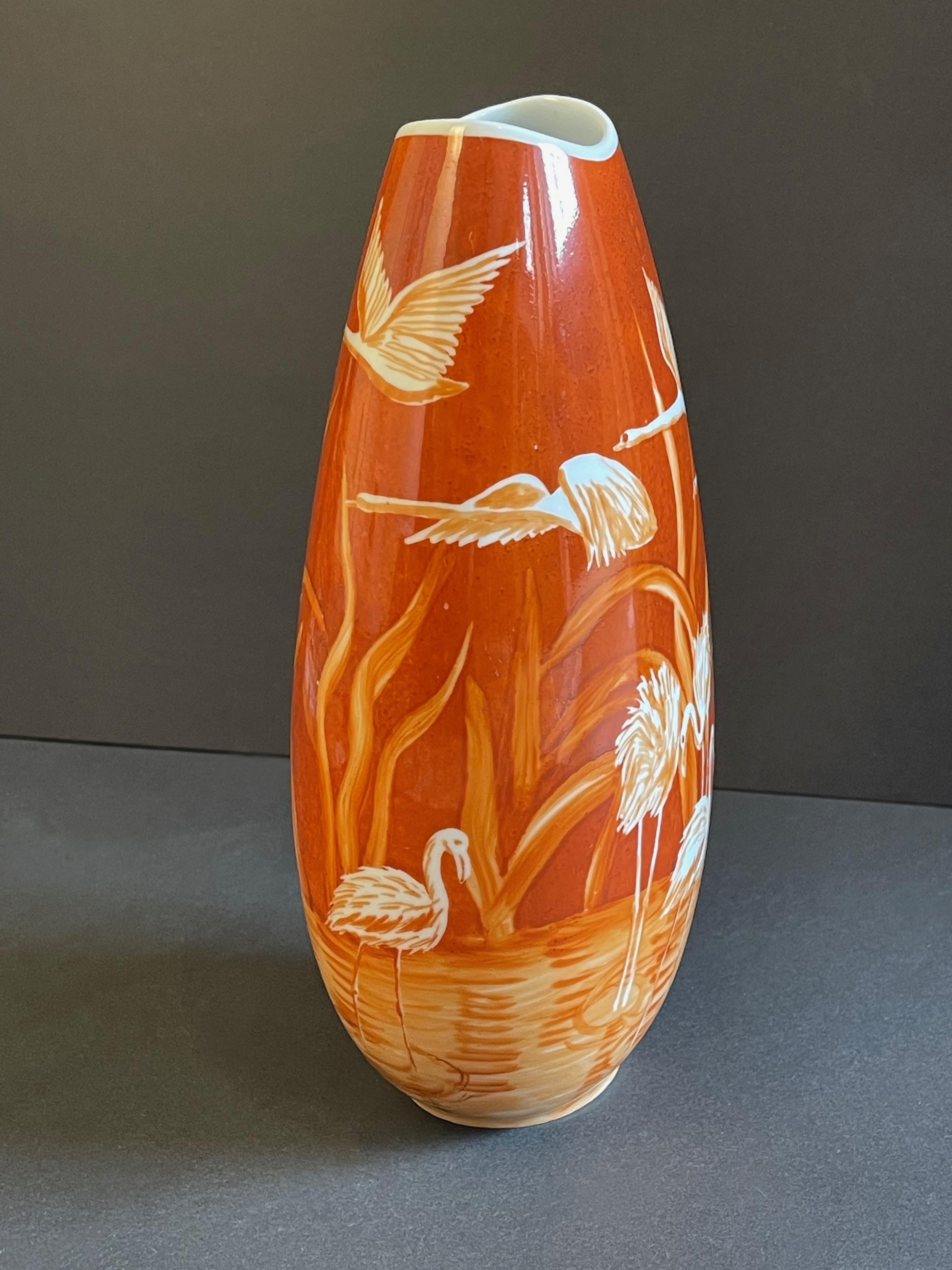 Mid-Century moderno Vaso di fenicotteri e cigni in corallo di Thomas Rosenthal, dipinto a mano, 1963, Thomas Germany in vendita