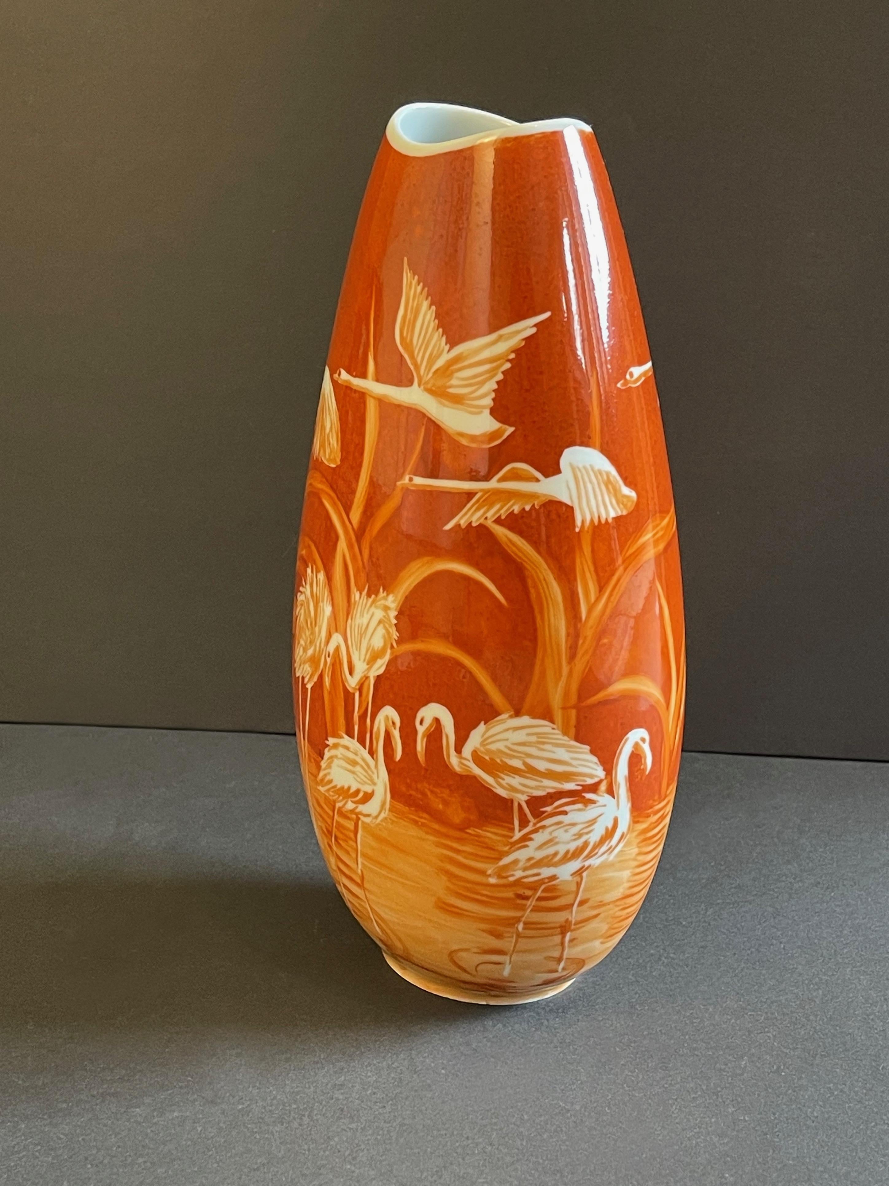 Tedesco Vaso di fenicotteri e cigni in corallo di Thomas Rosenthal, dipinto a mano, 1963, Thomas Germany in vendita