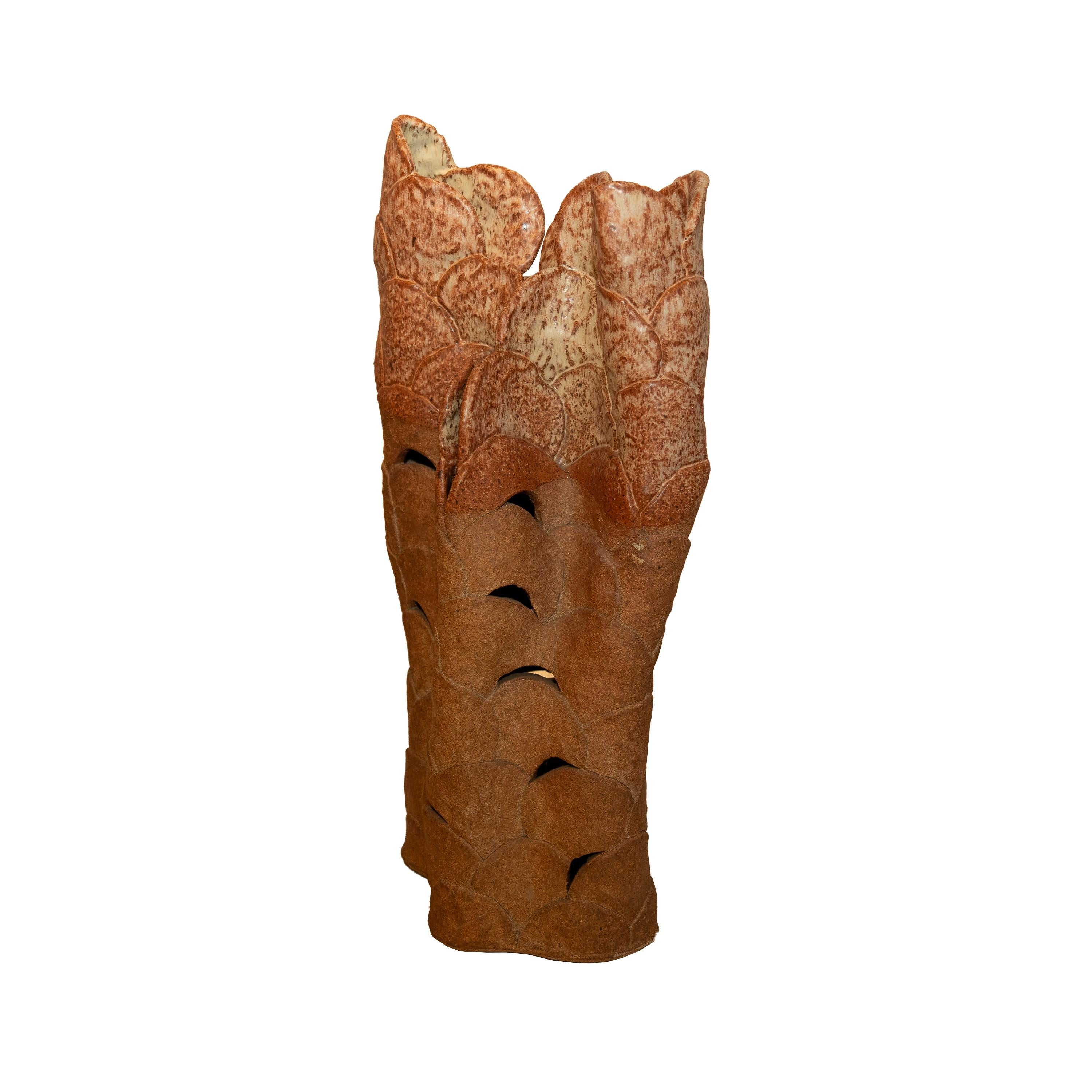 Lampada da terra in ceramica vintage di metà secolo nei toni della terra 
