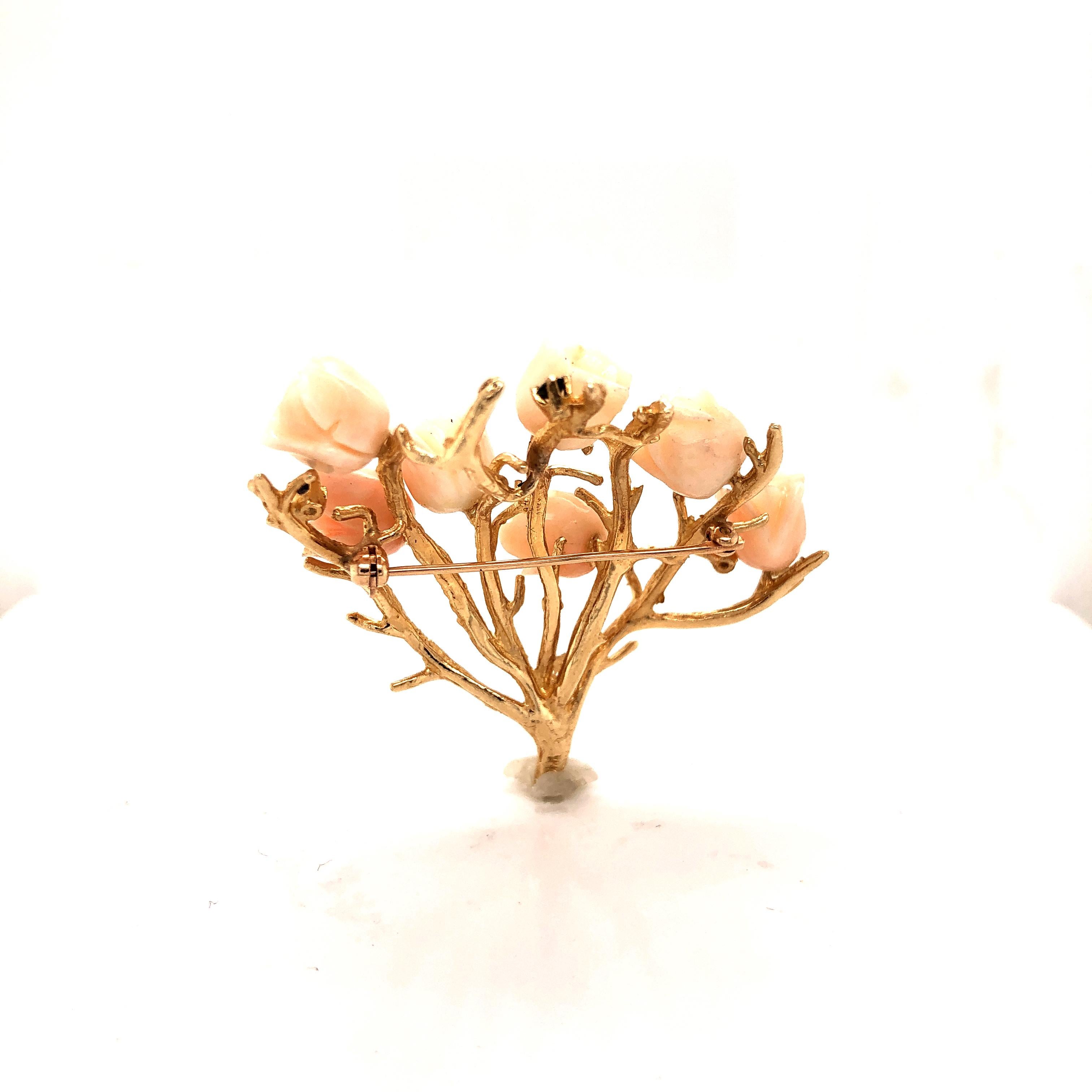 Coral Floral Brooch 14 Karat Yellow Gold Sapphire Emerald In Good Condition In MIAMI, FL