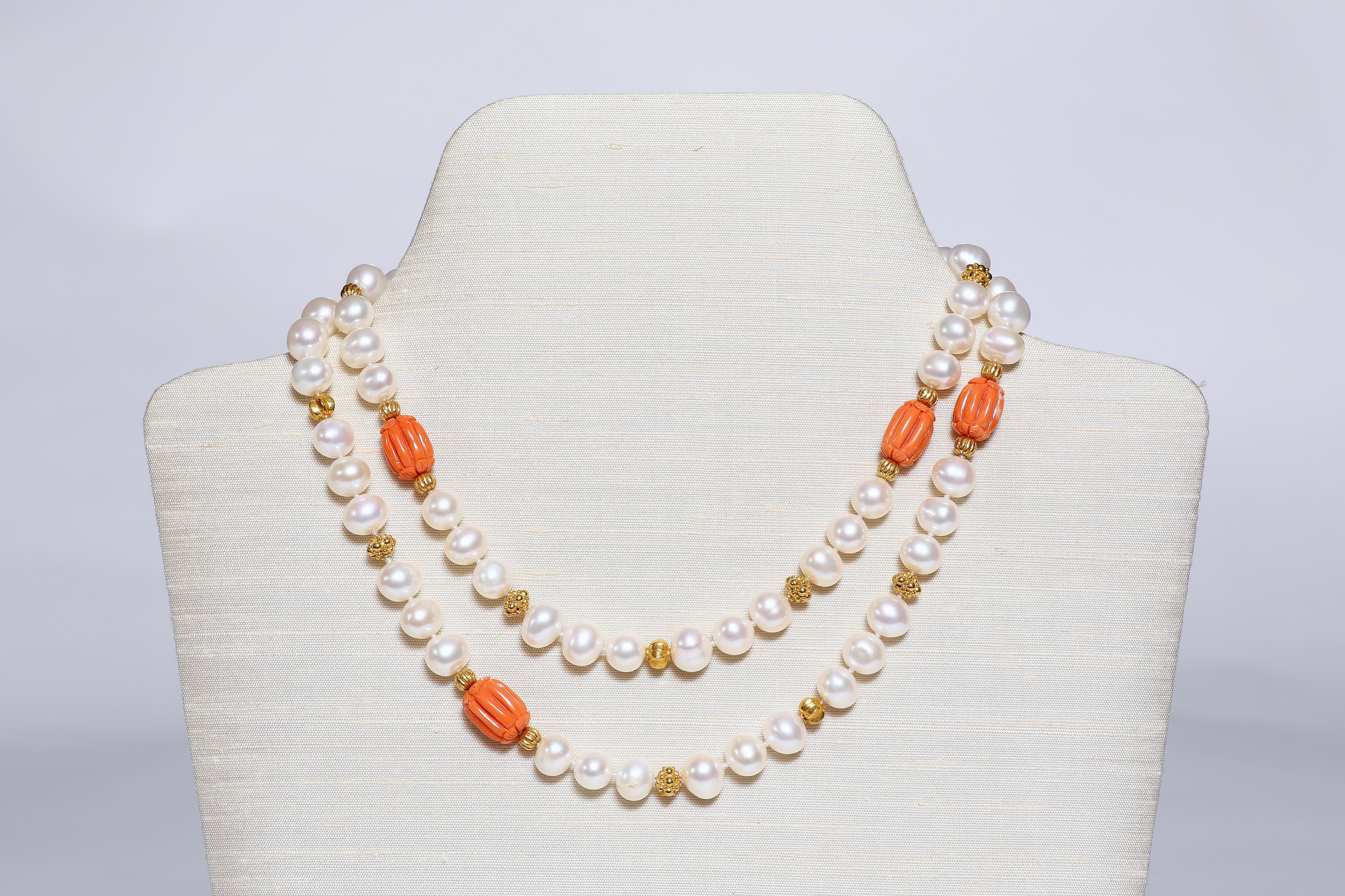 Contemporain Collier en corail, perles d'eau douce et or en vente