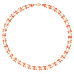 Collana girocollo di corallo e perle d'acqua dolce vintage con catena in oro giallo 14 carati
