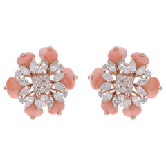 Boucles d
oreilles perles de corail, diamants ronds et marquises en or rose 14 carats