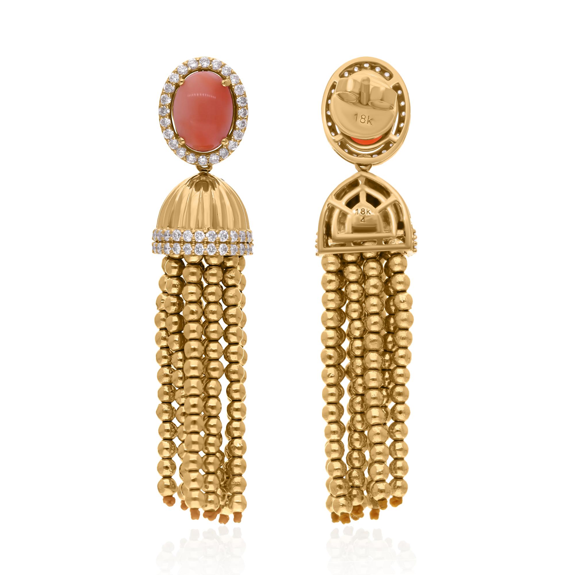 Realizzati in oro a 18 carati, questi squisiti orecchini sono impreziositi da una gemma di corallo di 2,69 carati e da 0,75 carati di diamanti scintillanti.

Segui la vetrina di Spectrum Jewels per vedere le ultime collezioni e i pezzi esclusivi.