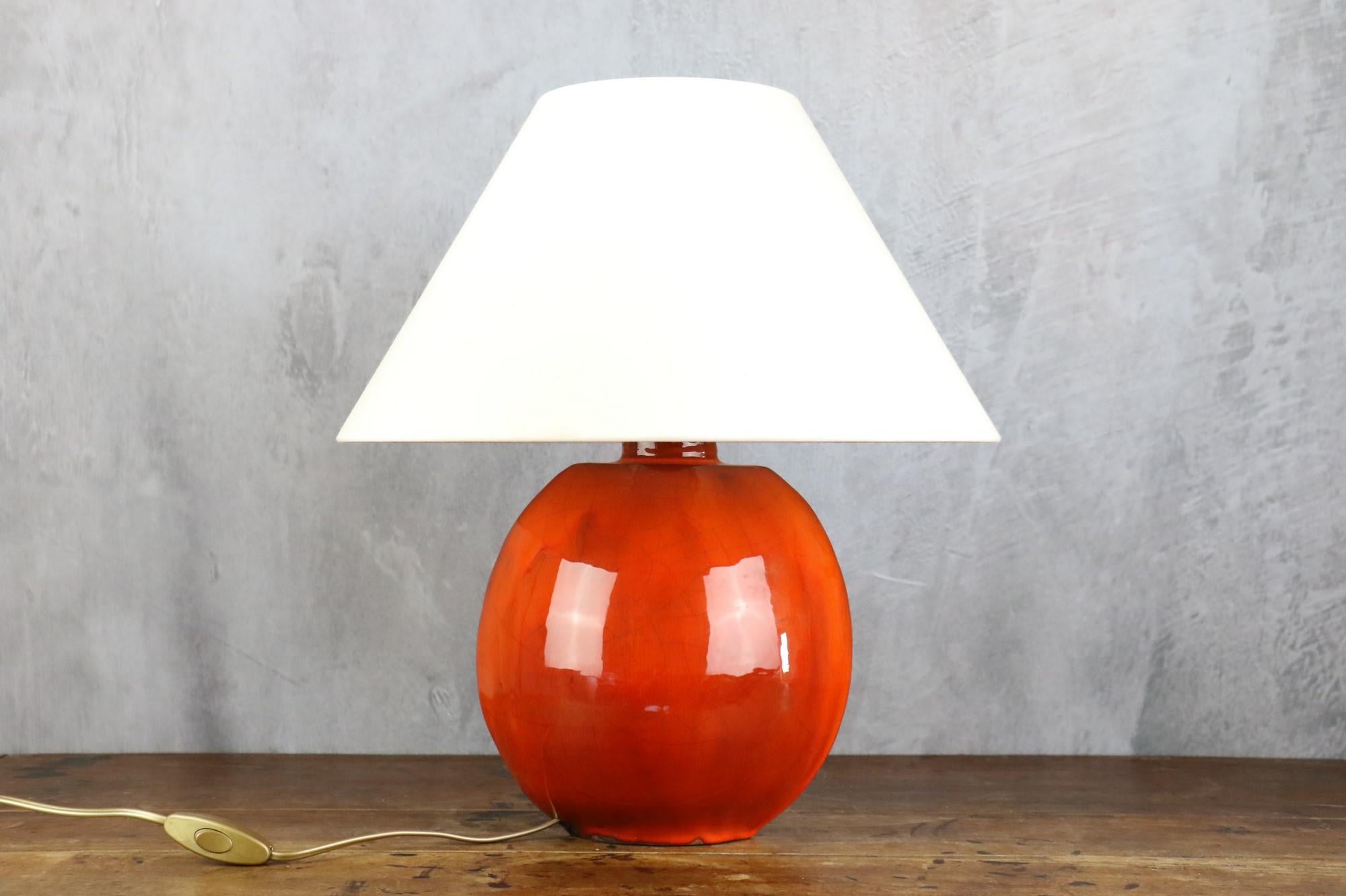 Mid-Century Modern Coral-glazed ceramic lamp in the Ruelland style, 1960, France For Sale