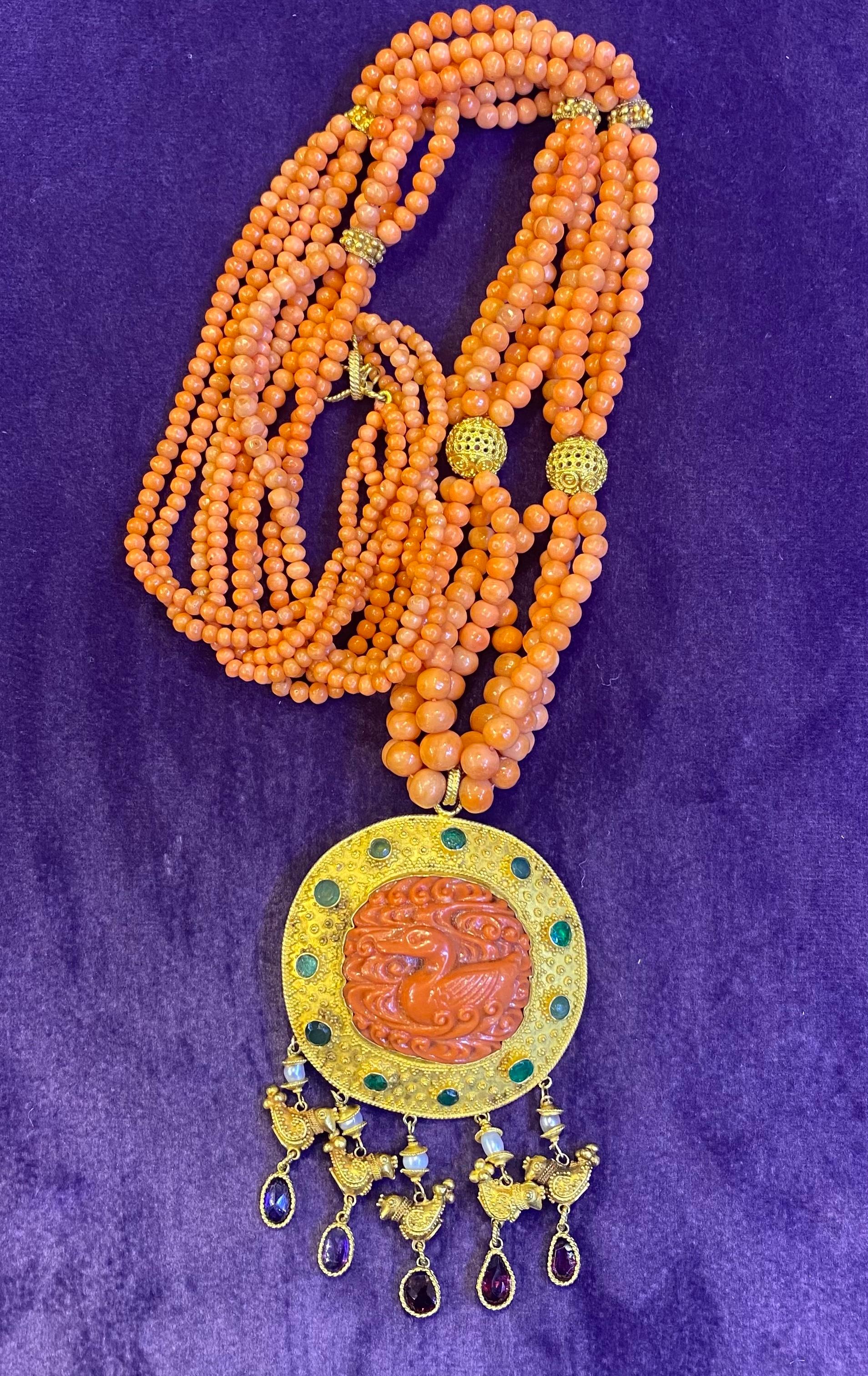 Collier pendentif poisson en corail et or à plusieurs brins Pour femmes en vente