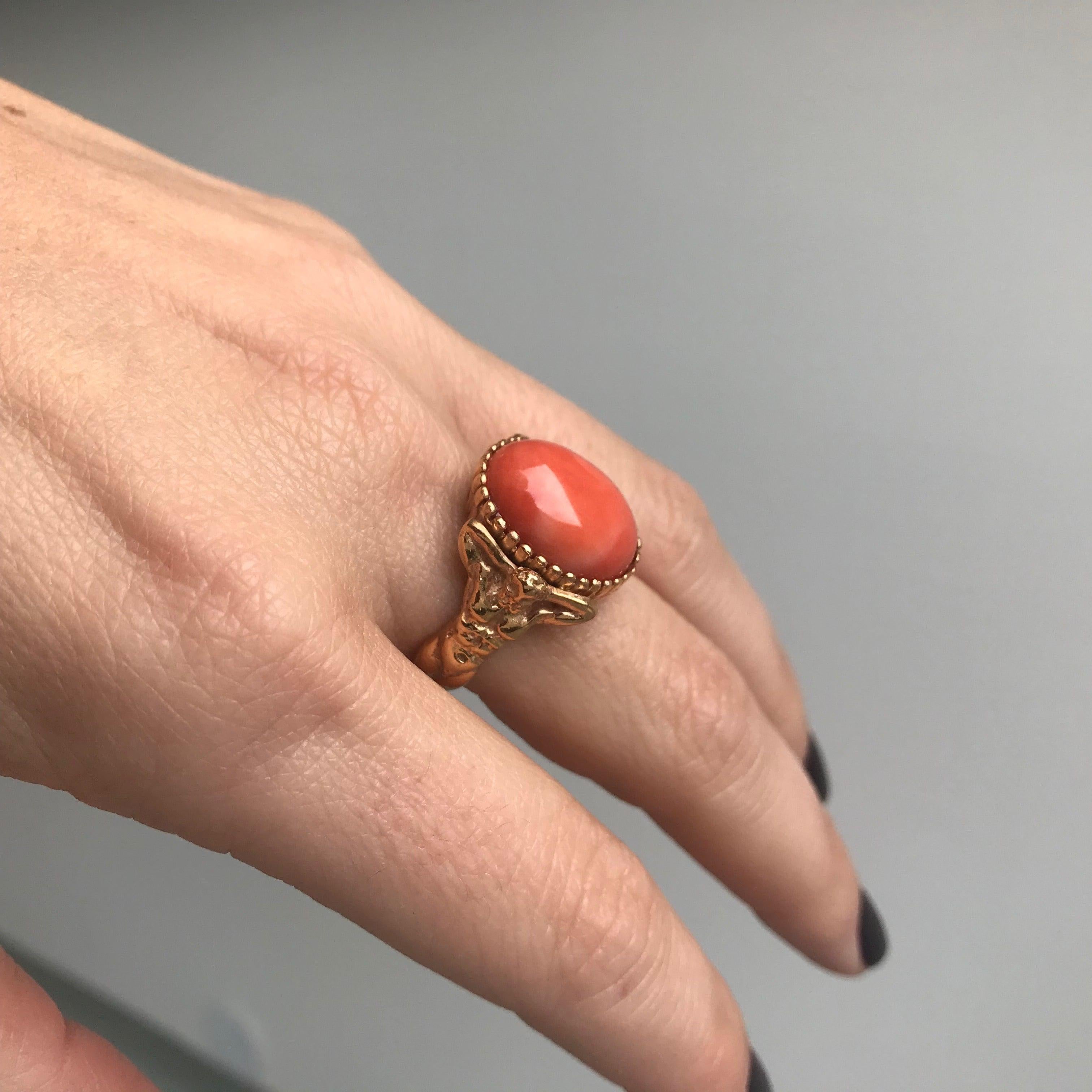 En vente :  Bague unisexe en or corail avec dôme sculptural pour le corps 6