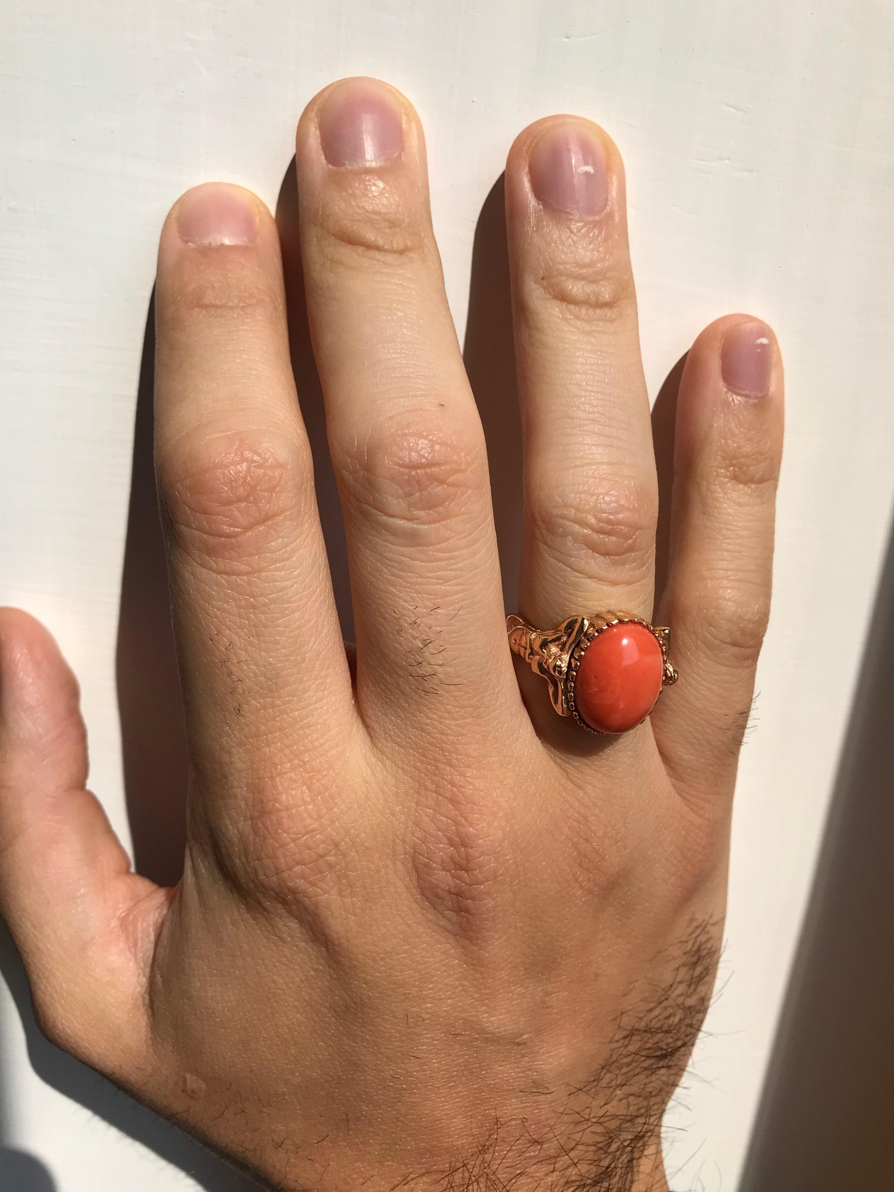 En vente :  Bague unisexe en or corail avec dôme sculptural pour le corps 7