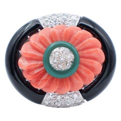 Coral, Green Agate, Diamonds, Onyx, 18 Karat White Gold Retrò Ring