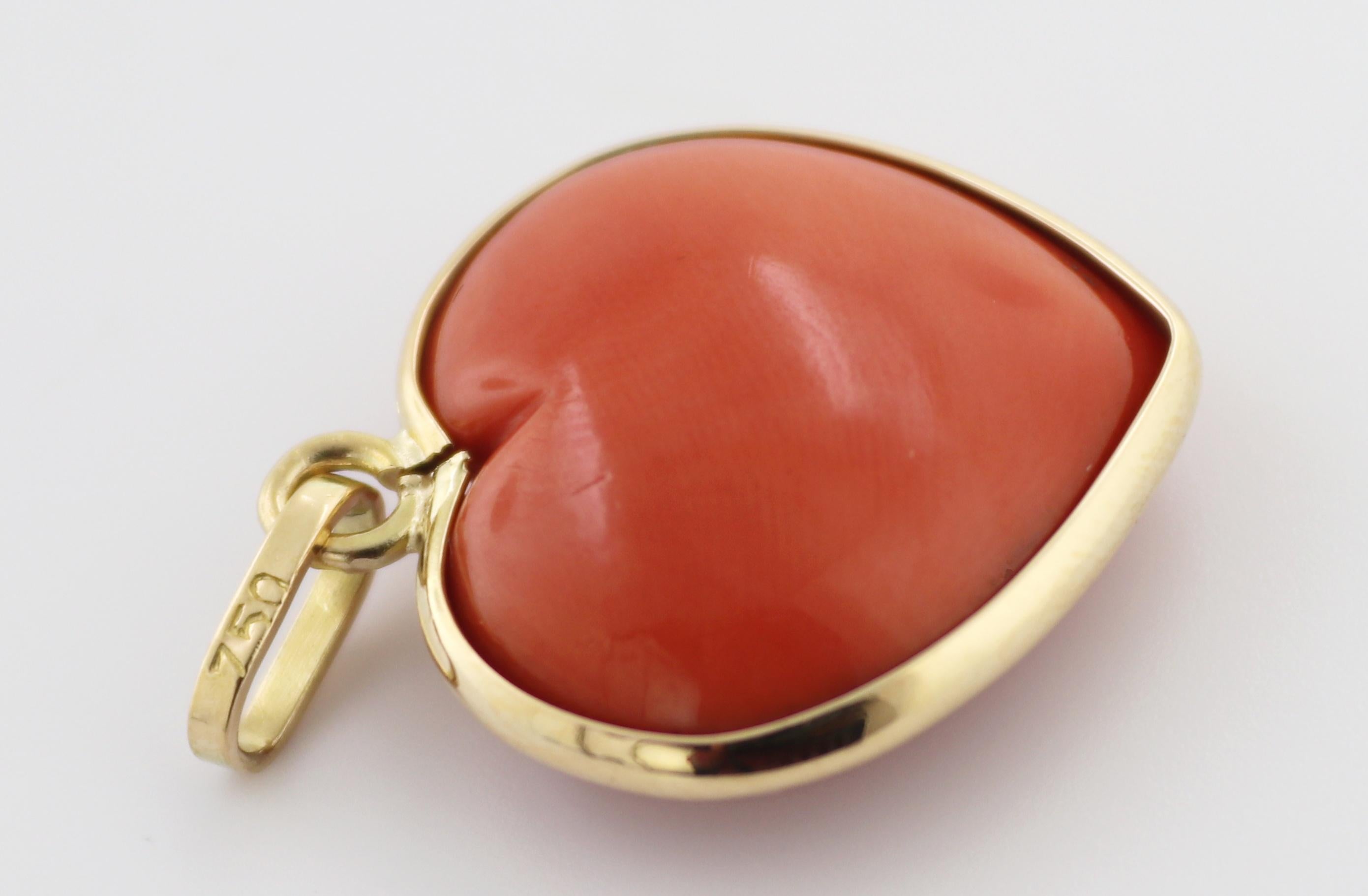 Korallenherz-Anhänger aus 18 Karat Gelbgold im Angebot 2