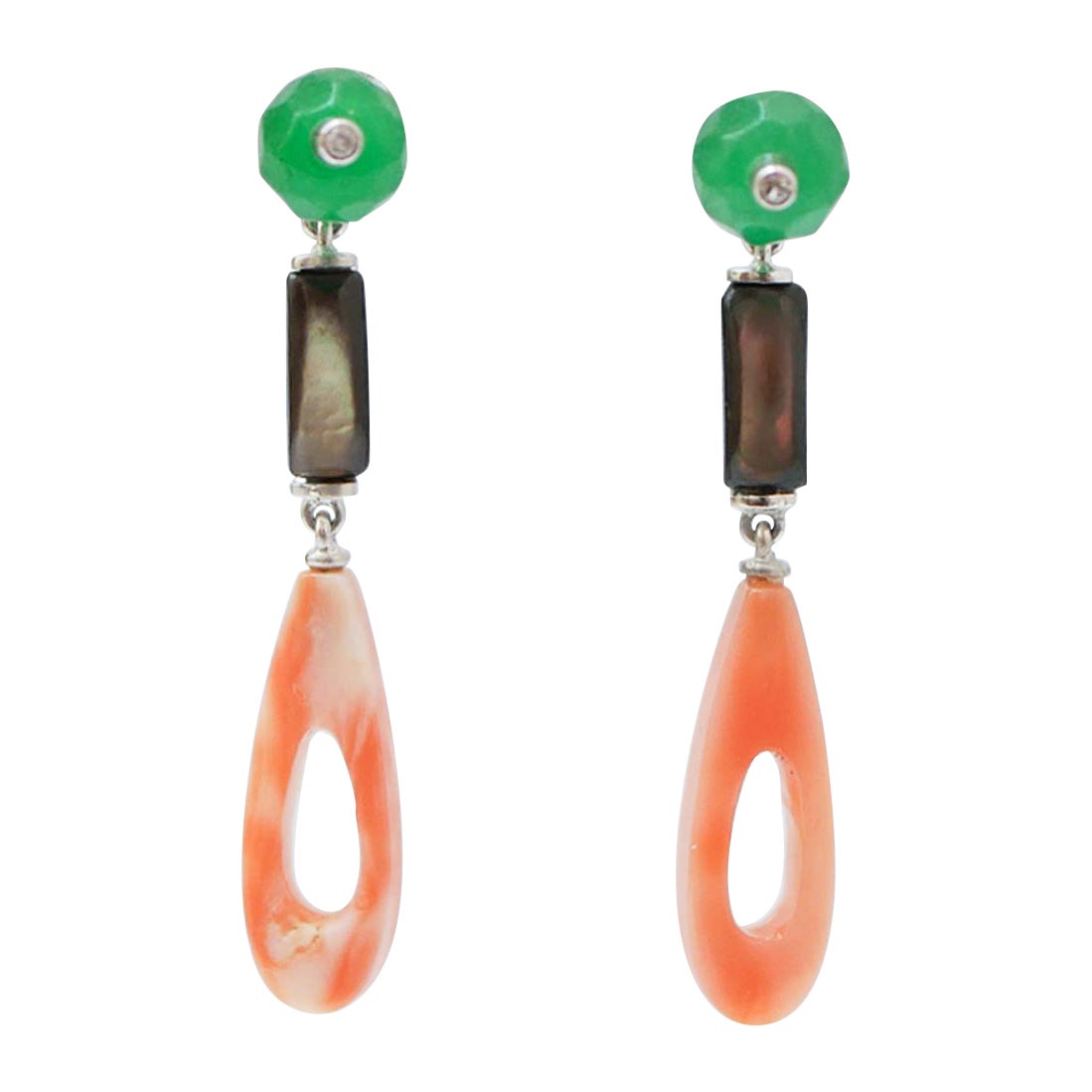 Boucles d'oreilles en platine, corail, jade, pierres noires et diamants
