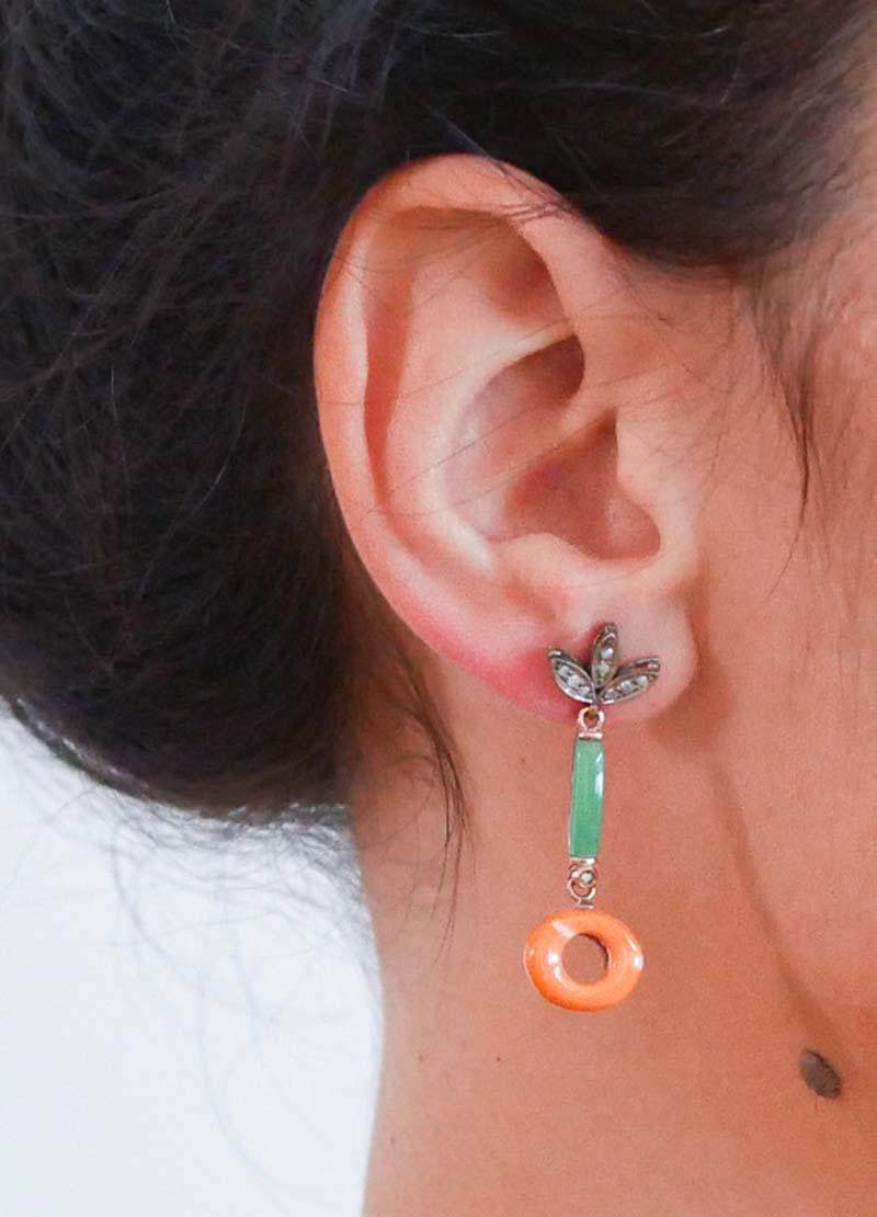 Orecchini pendenti in corallo, giada, diamanti, oro rosa e argento. In condizioni buone in vendita a Marcianise, Marcianise (CE)