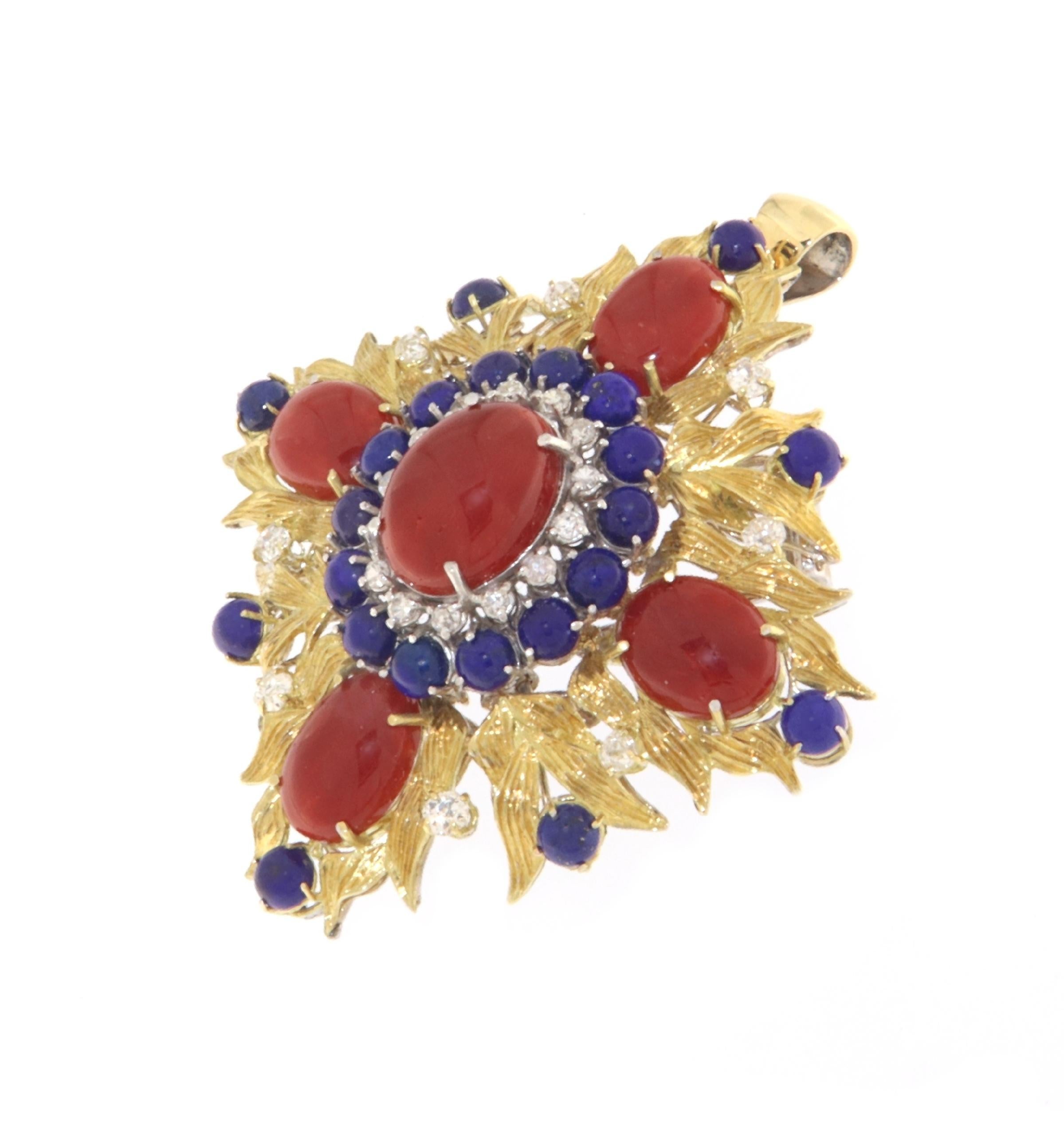 This exquisite brooch/pendant is a wearable piece of art that reflects the opulence and elegance of a blend of precious stones and metals. Crafted in a harmonious mix of 18 karat yellow and white gold, the piece showcases a radiant and lavish design