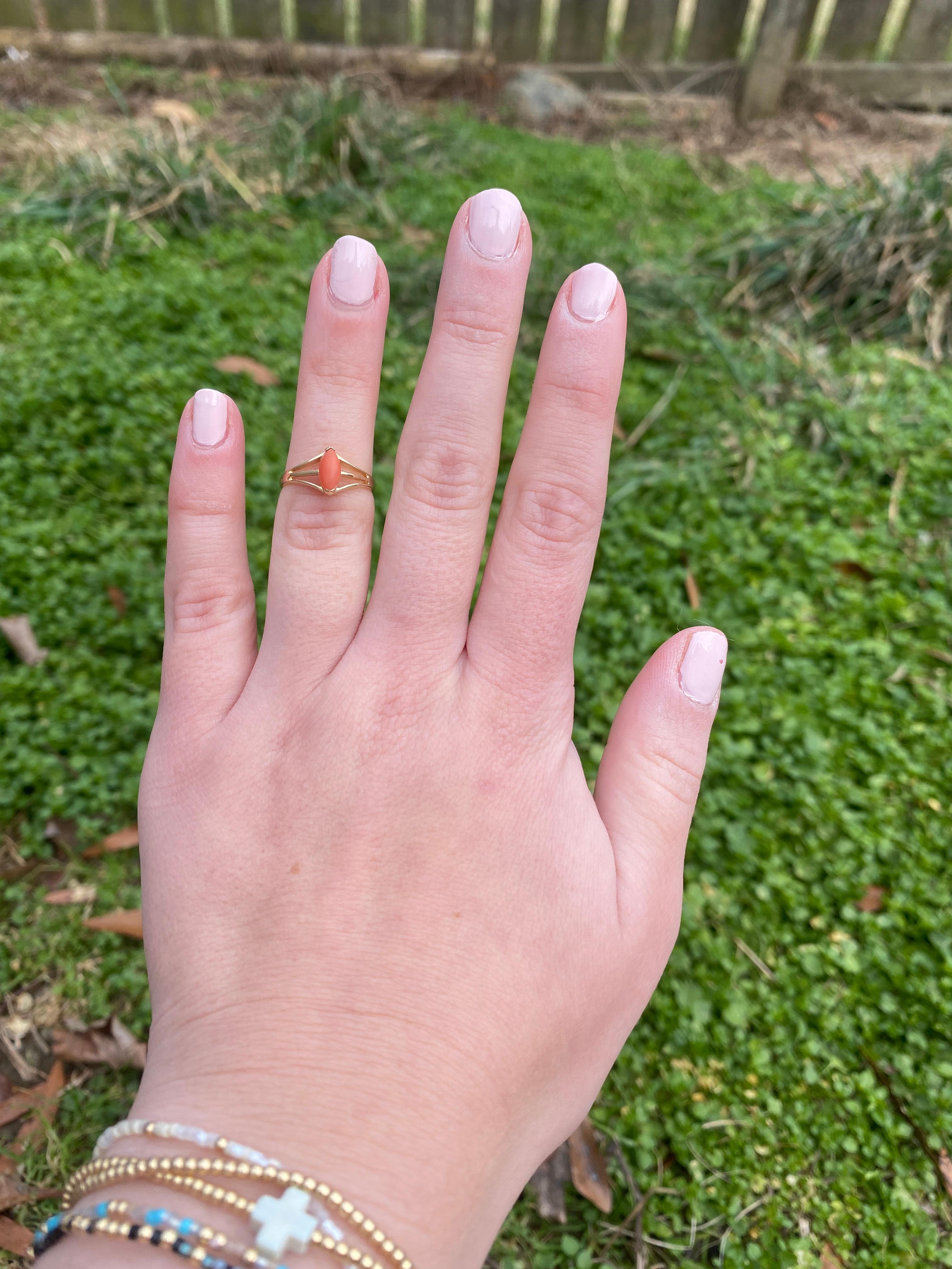 Koralle Marquise Navette Ring, 14k Gelbgold, Ring Größe 4,5 im Angebot 2