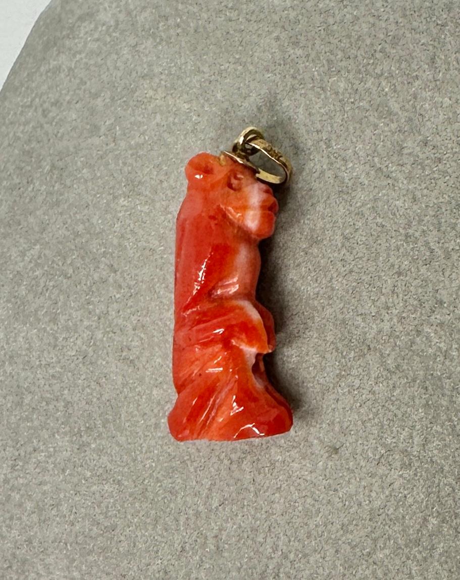 Coral Monkey Pendant Charm 18 Karat Gold Antique Art Deco Hand Carved In Excellent Condition For Sale In New York, NY