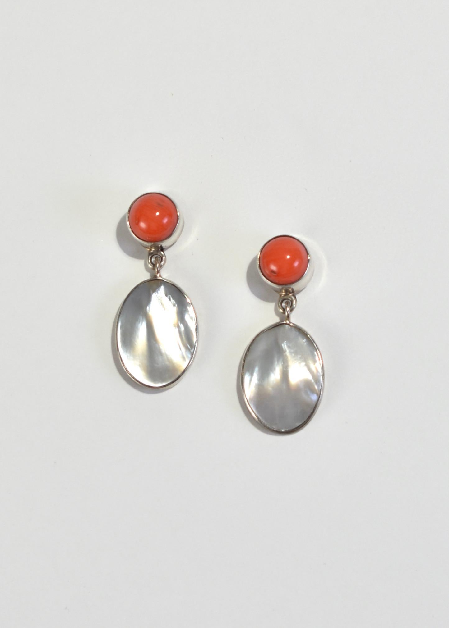 Coral Mother of Pearl Earrings In Good Condition In Richmond, VA