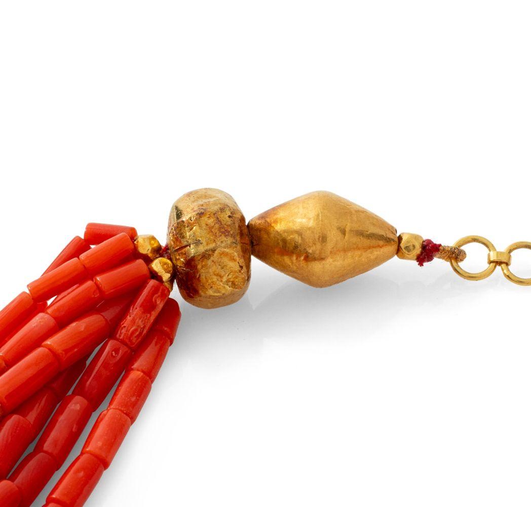 Coral Multi-Strand Necklace with 18K Gold Clasp Cuenta en venta