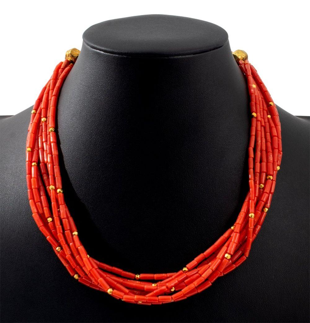Coral Multi-Strand Necklace with 18K Gold Clasp en venta