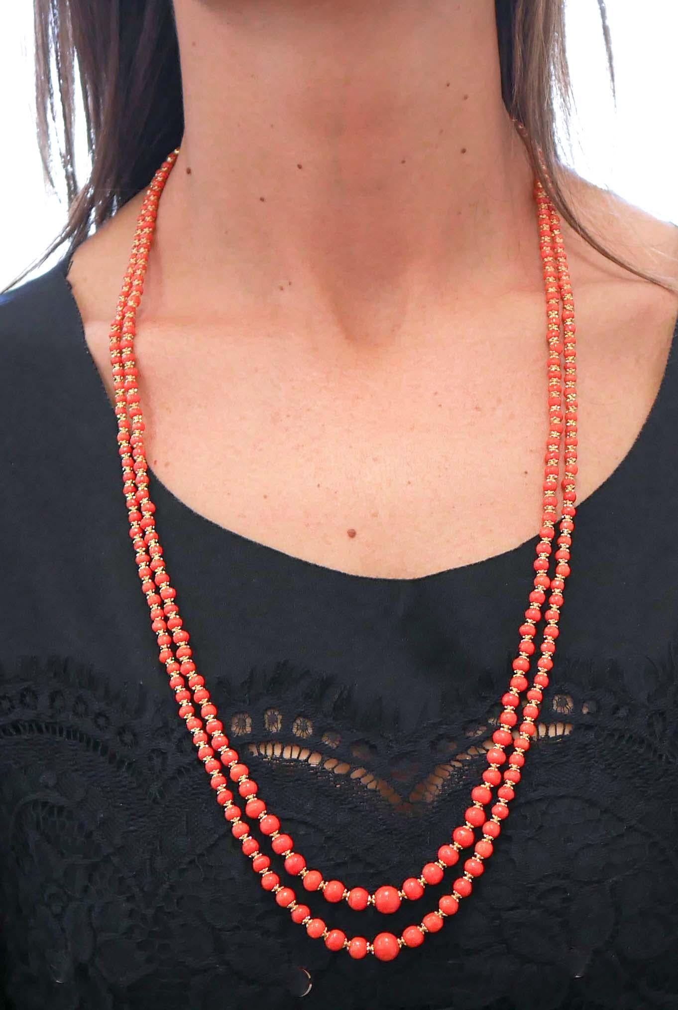 Coral, Multi-Strands Necklace In Good Condition In Marcianise, Marcianise (CE)