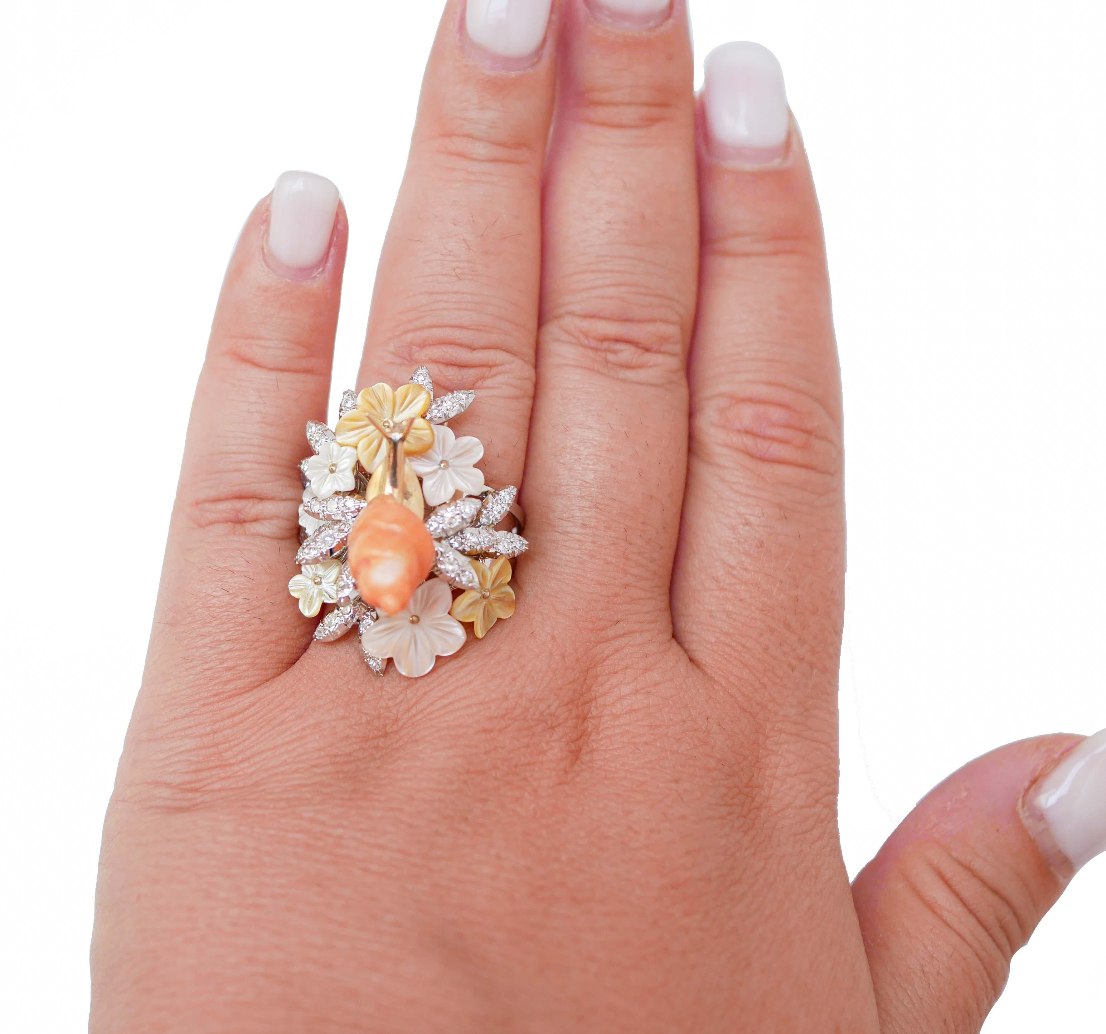 Koralle, mehrfarbige Steine, Diamanten, Ring aus 14 Karat Weißgold. (Gemischter Schliff)