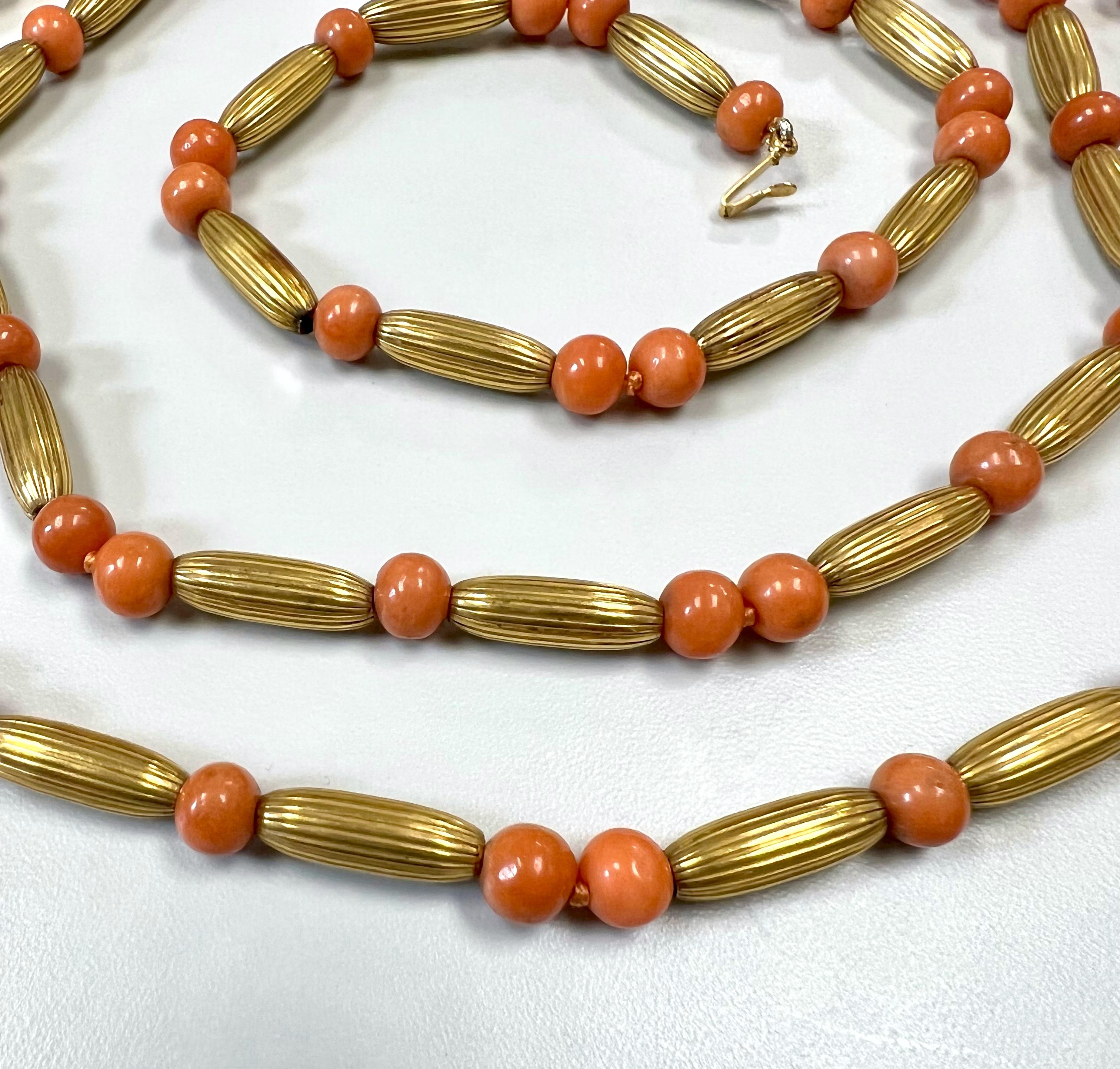 Round Cut Coral Necklace 14k Gold, Circa 1970s For Sale