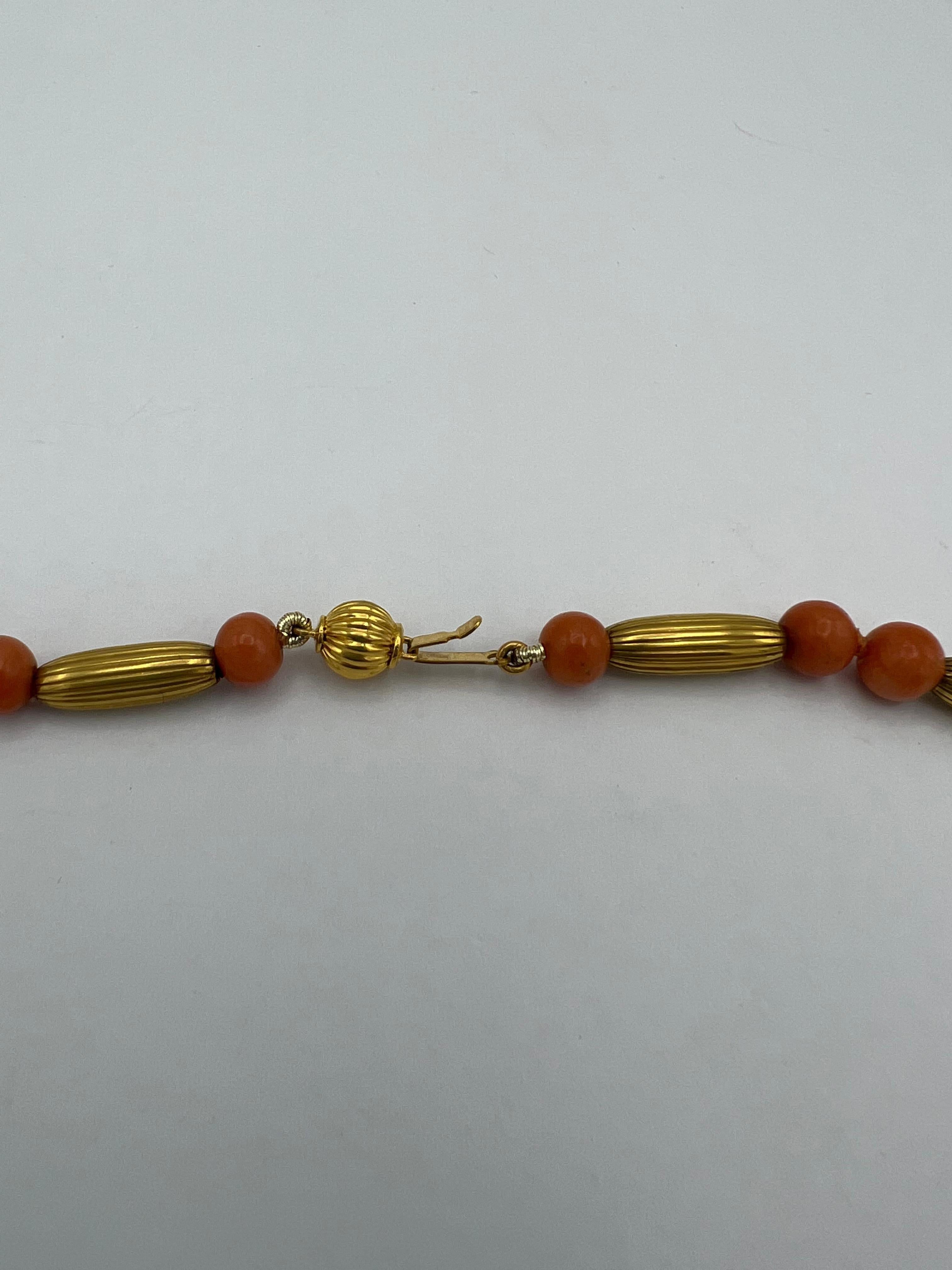 Women's Coral Necklace 14k Gold, Circa 1970s For Sale