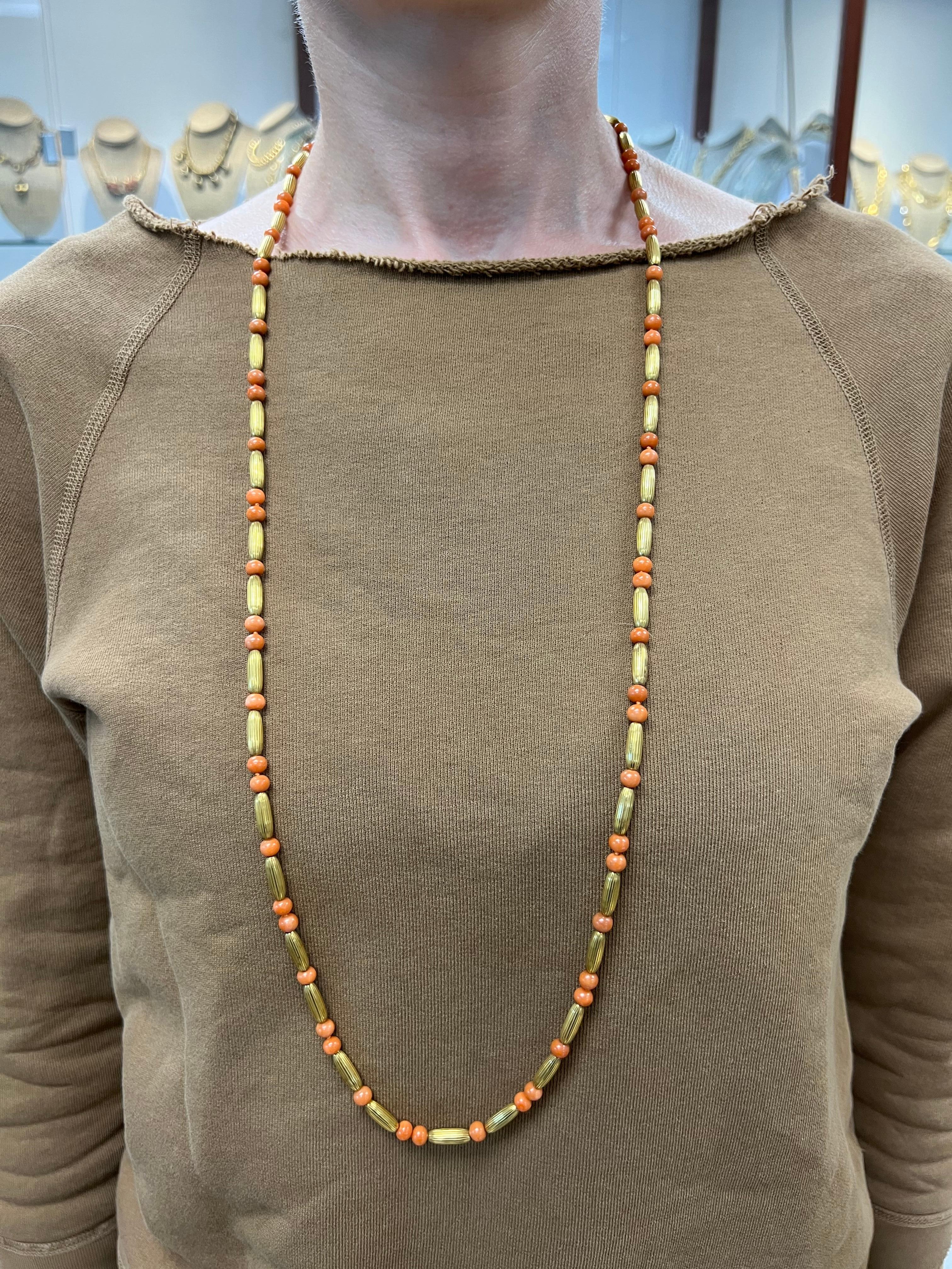 Coral Necklace 14k Gold, Circa 1970s For Sale 2