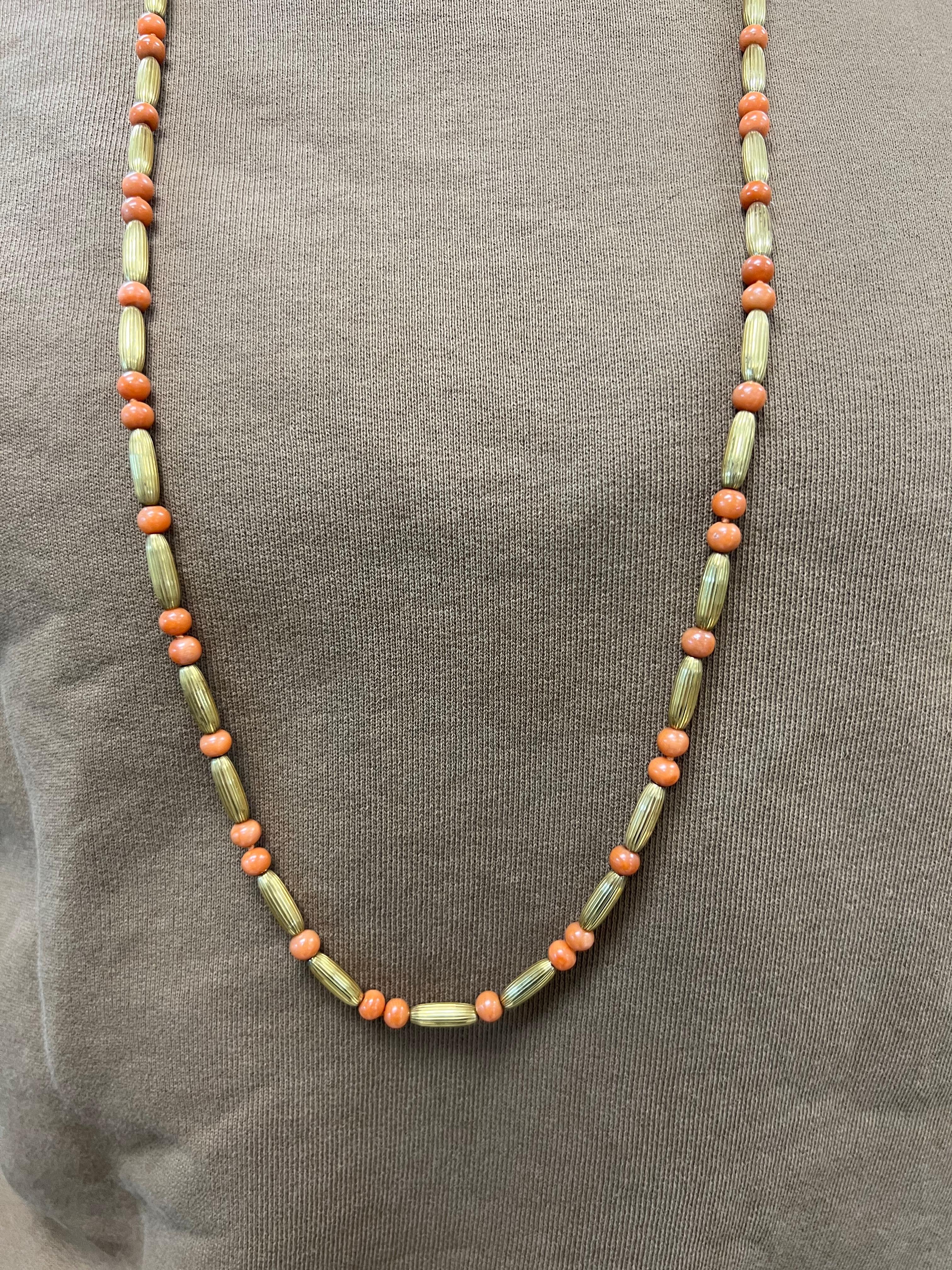Coral Necklace 14k Gold, Circa 1970s For Sale 3