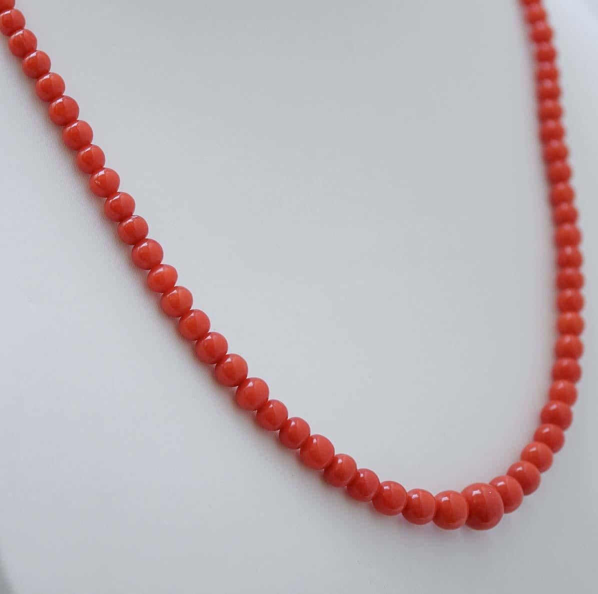 Collana semplice ed elegante con una fila di coralli e chiusura in argento.
Questa collana è stata realizzata completamente a mano da maestri orafi italiani ed è in perfette condizioni.
Corallo 15,10 gr - Dimensioni da 8 mm a 4 mm
Peso totale 16