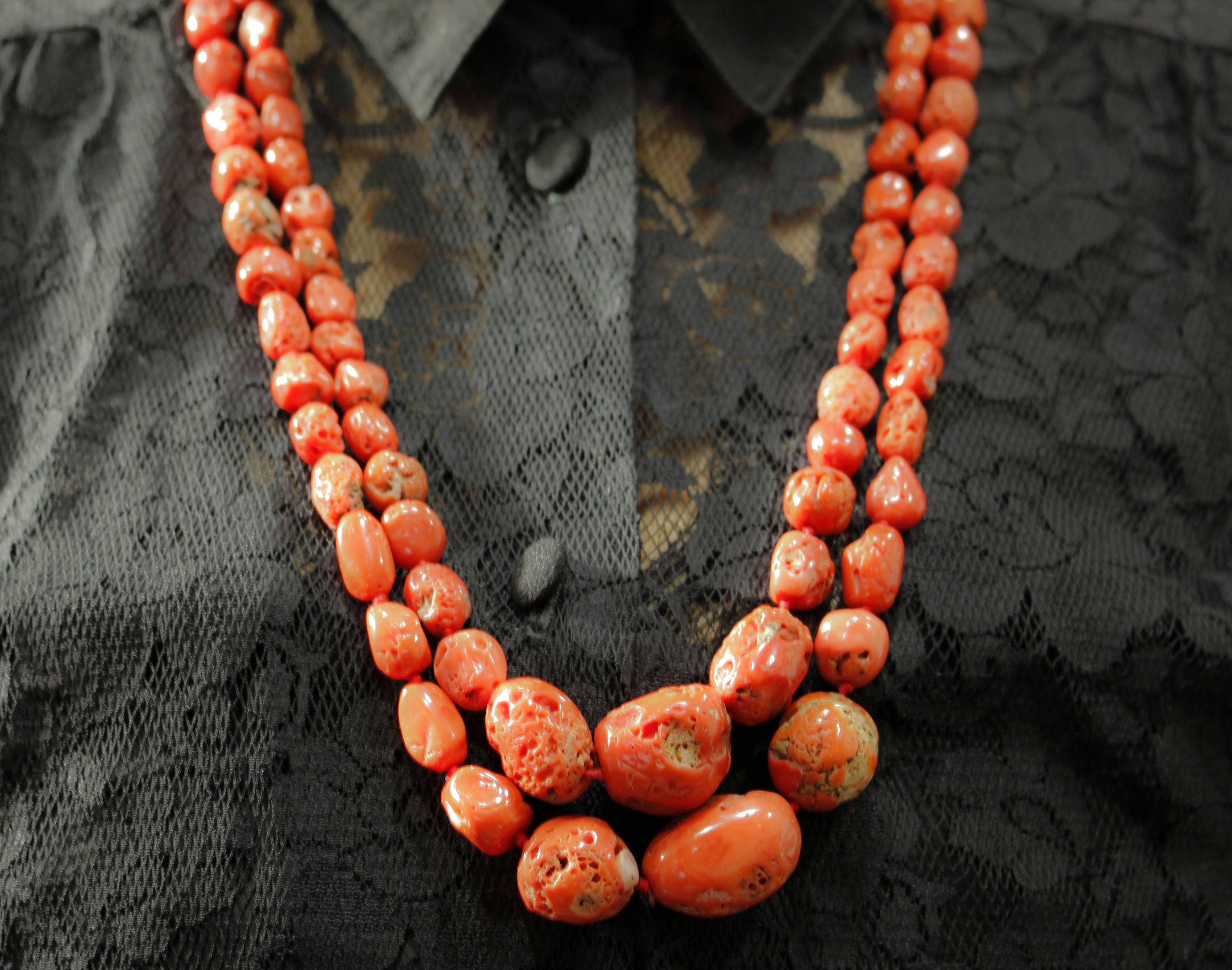 Red Coral Rows, Diamonds, Rose Gold and Silver Double Strand Necklace In Good Condition For Sale In Marcianise, Marcianise (CE)