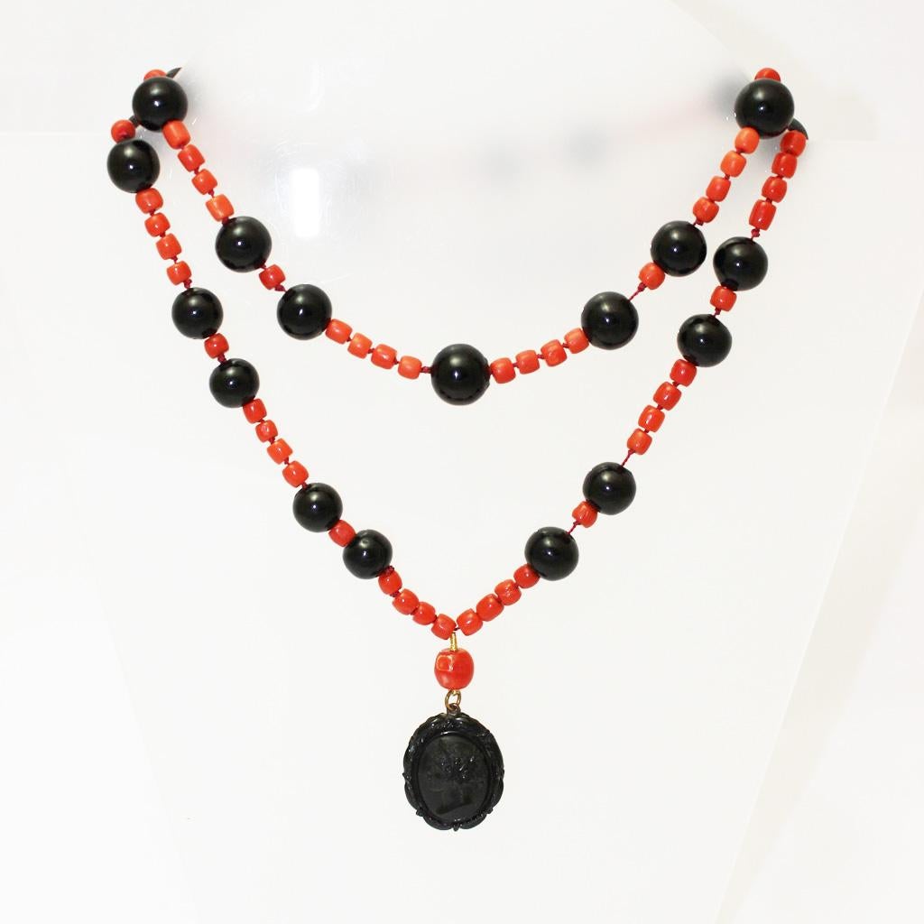 Georgian Coral Necklace with Agate Cameo and Agate Balls, Biedermeier