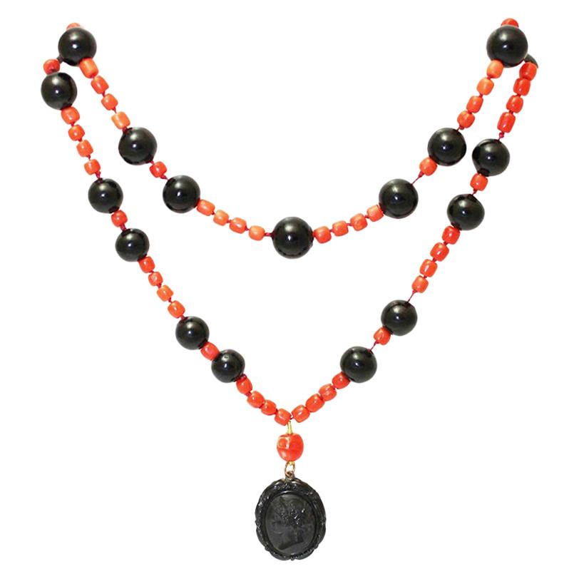 Coral Necklace with Agate Cameo and Agate Balls, Biedermeier For Sale