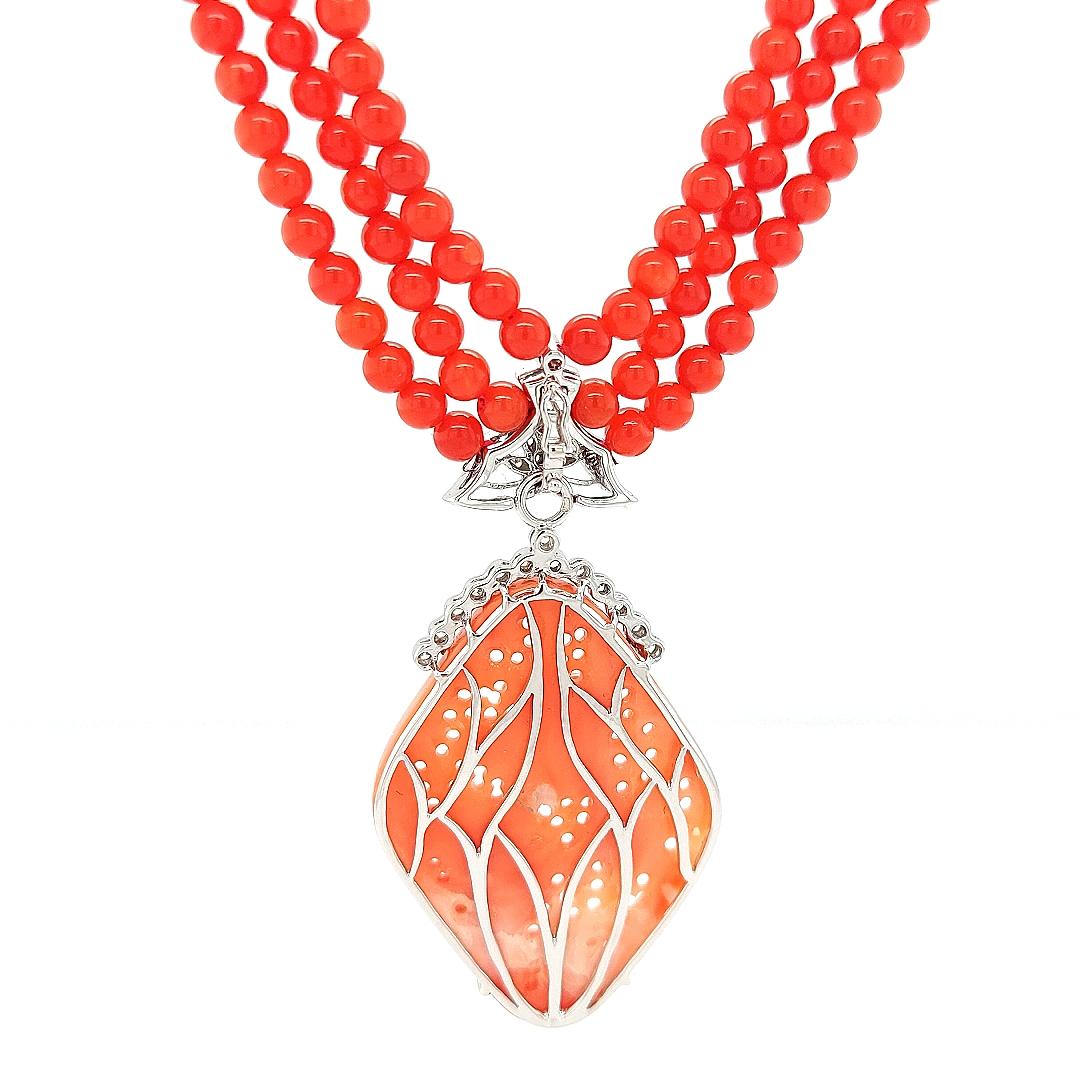 Coral Necklace with Floral Coral Removable Pendant Set with Diamonds For Sale 3
