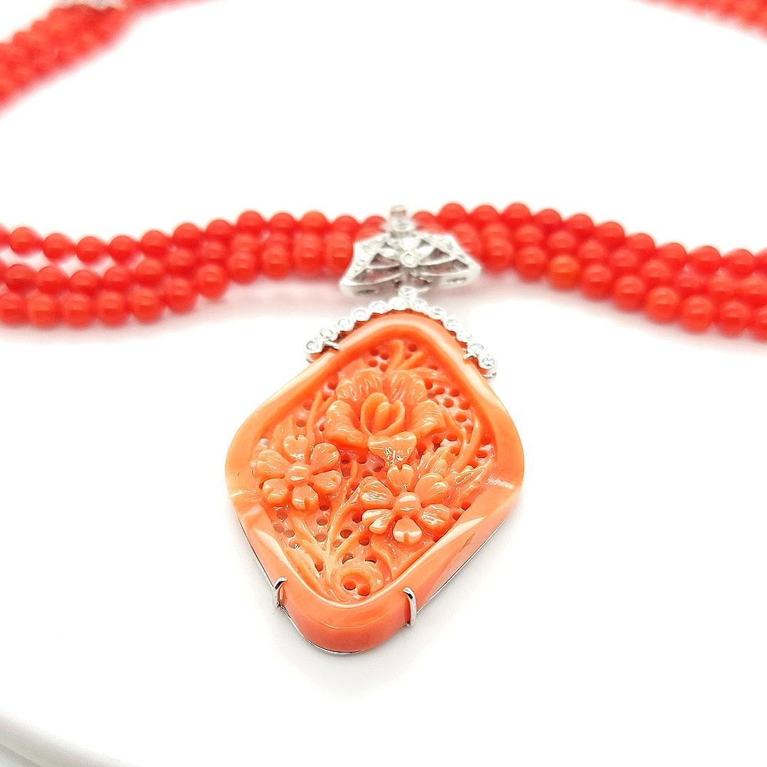 Coral Necklace with Floral Coral Removable Pendant Set with Diamonds For Sale 4
