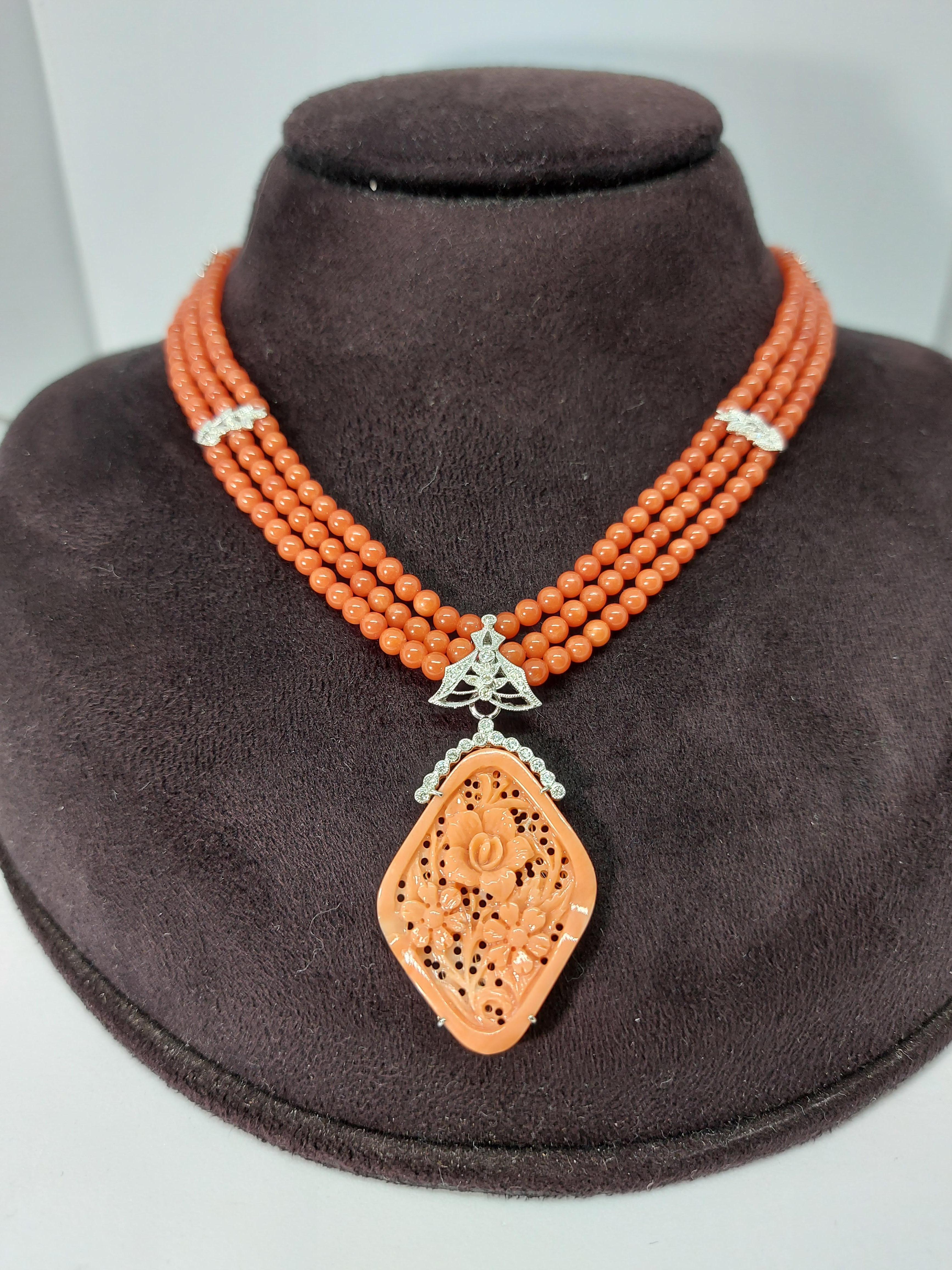 Coral Necklace with Floral Coral Removable Pendant Set with Diamonds For Sale 7