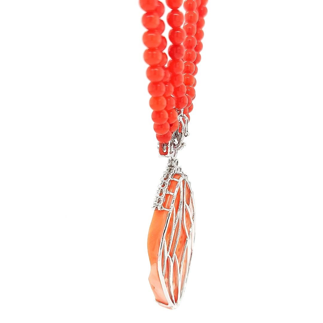 Coral Necklace with Floral Coral Removable Pendant Set with Diamonds In Excellent Condition For Sale In Antwerp, BE