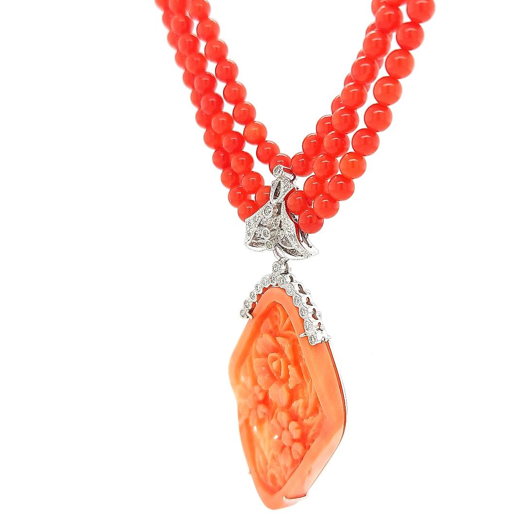Coral Necklace with Floral Coral Removable Pendant Set with Diamonds For Sale 1